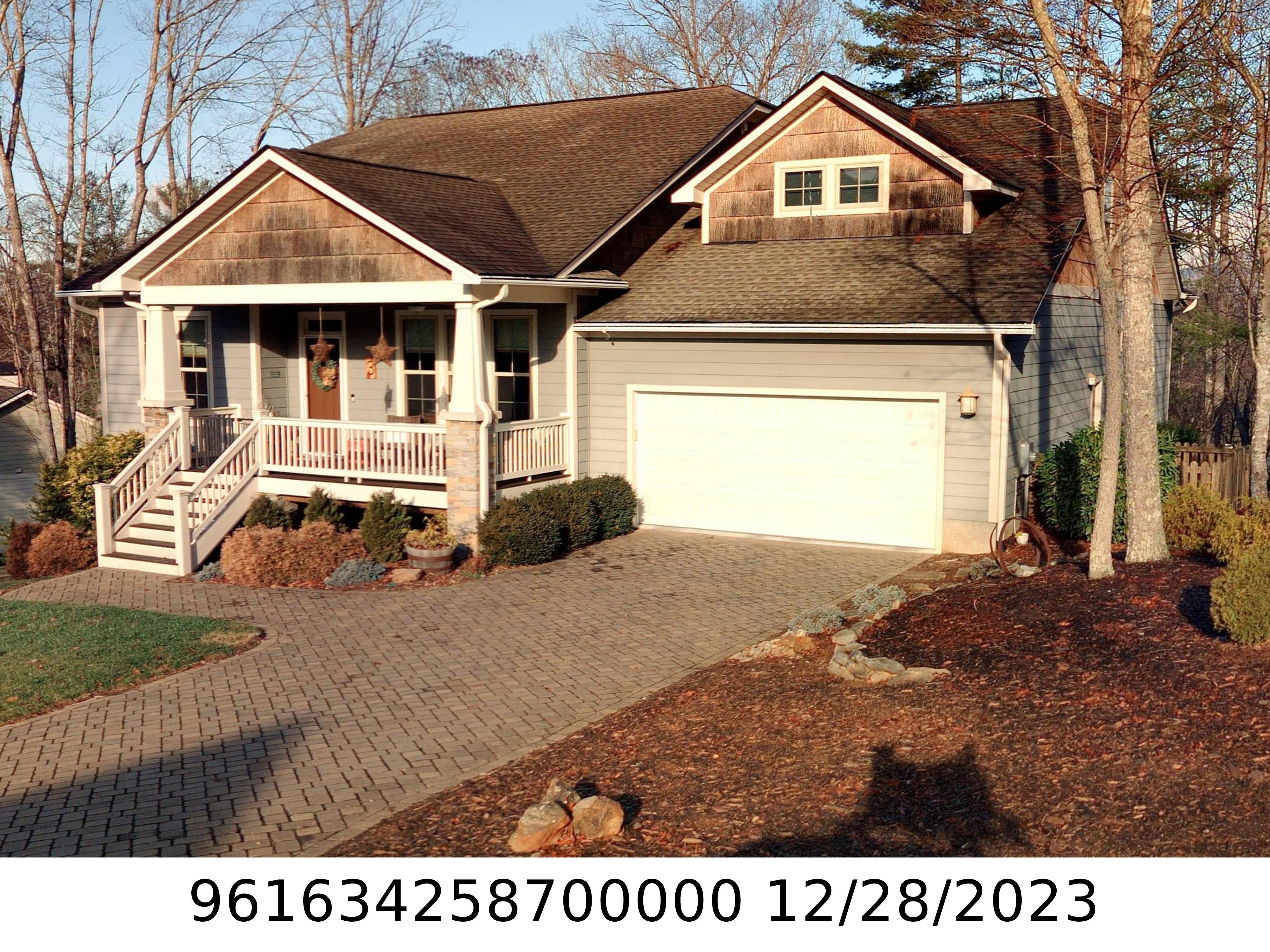 A picture of the property located at 3 GREEN DRAKE CT, CANDLER NC 28715.