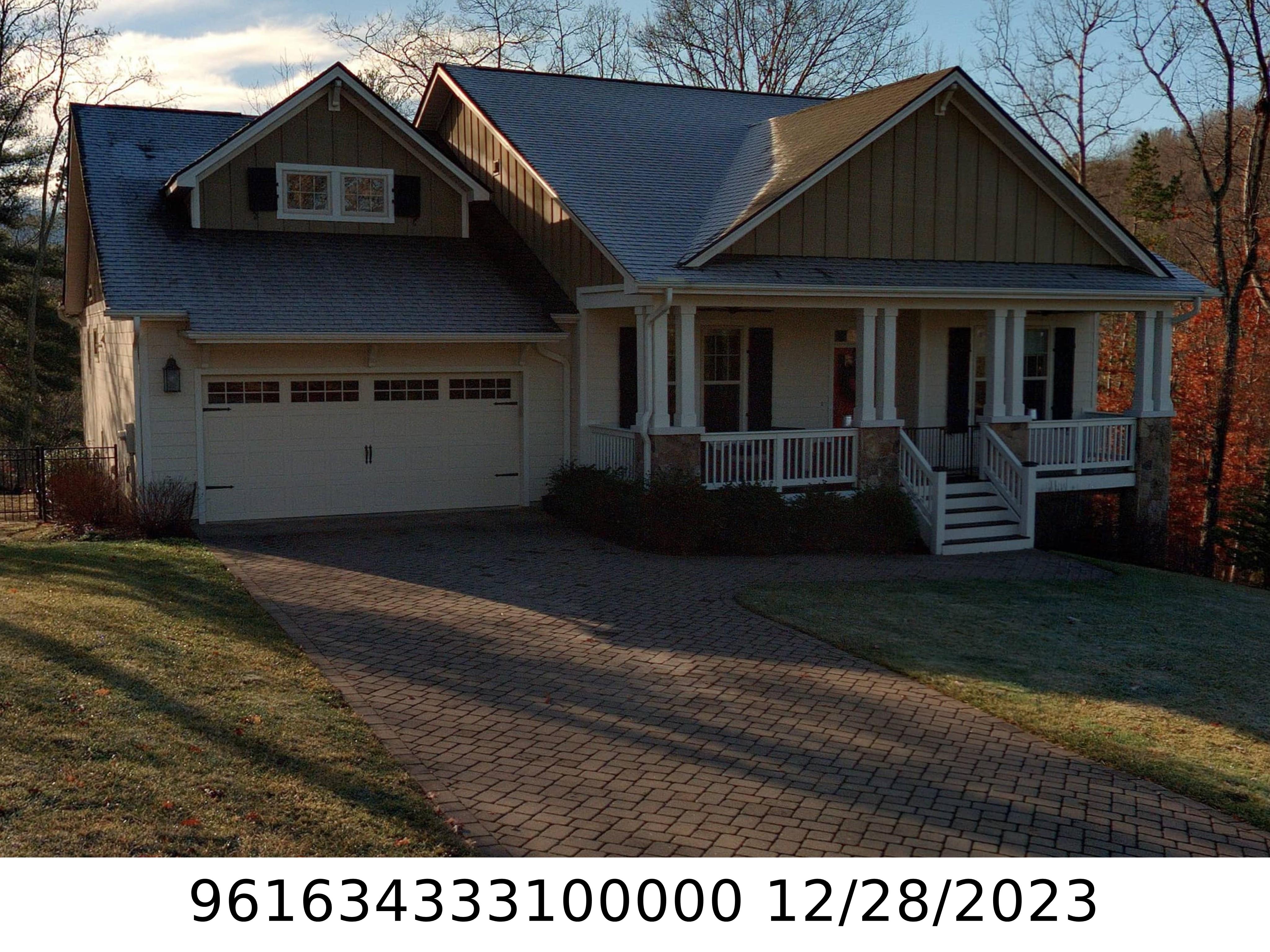 A picture of the property located at 4 GREEN DRAKE CT, CANDLER NC 28715.
