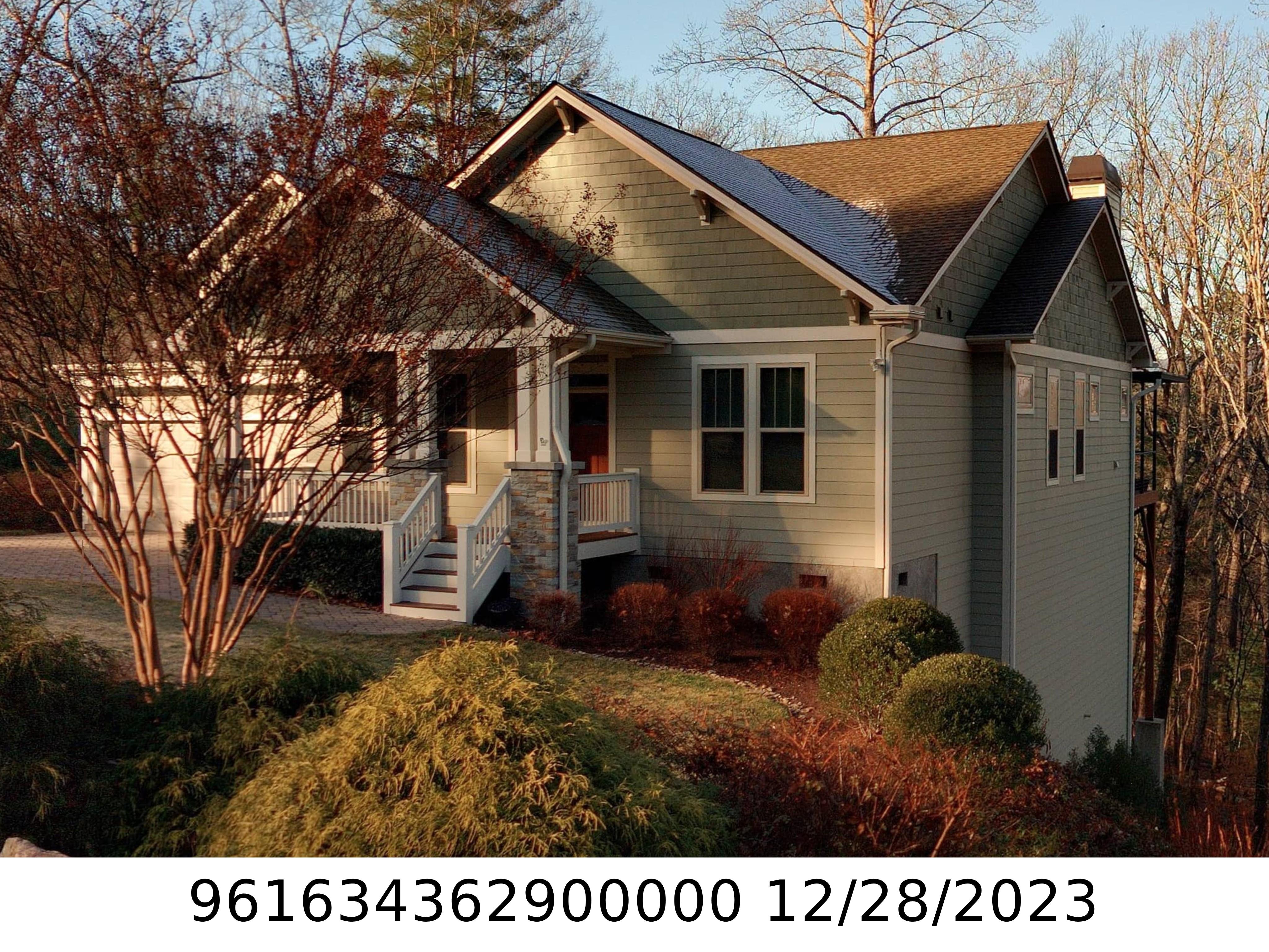 A picture of the property located at 113 GREENWELLS GLORY DR, CANDLER NC 28715.
