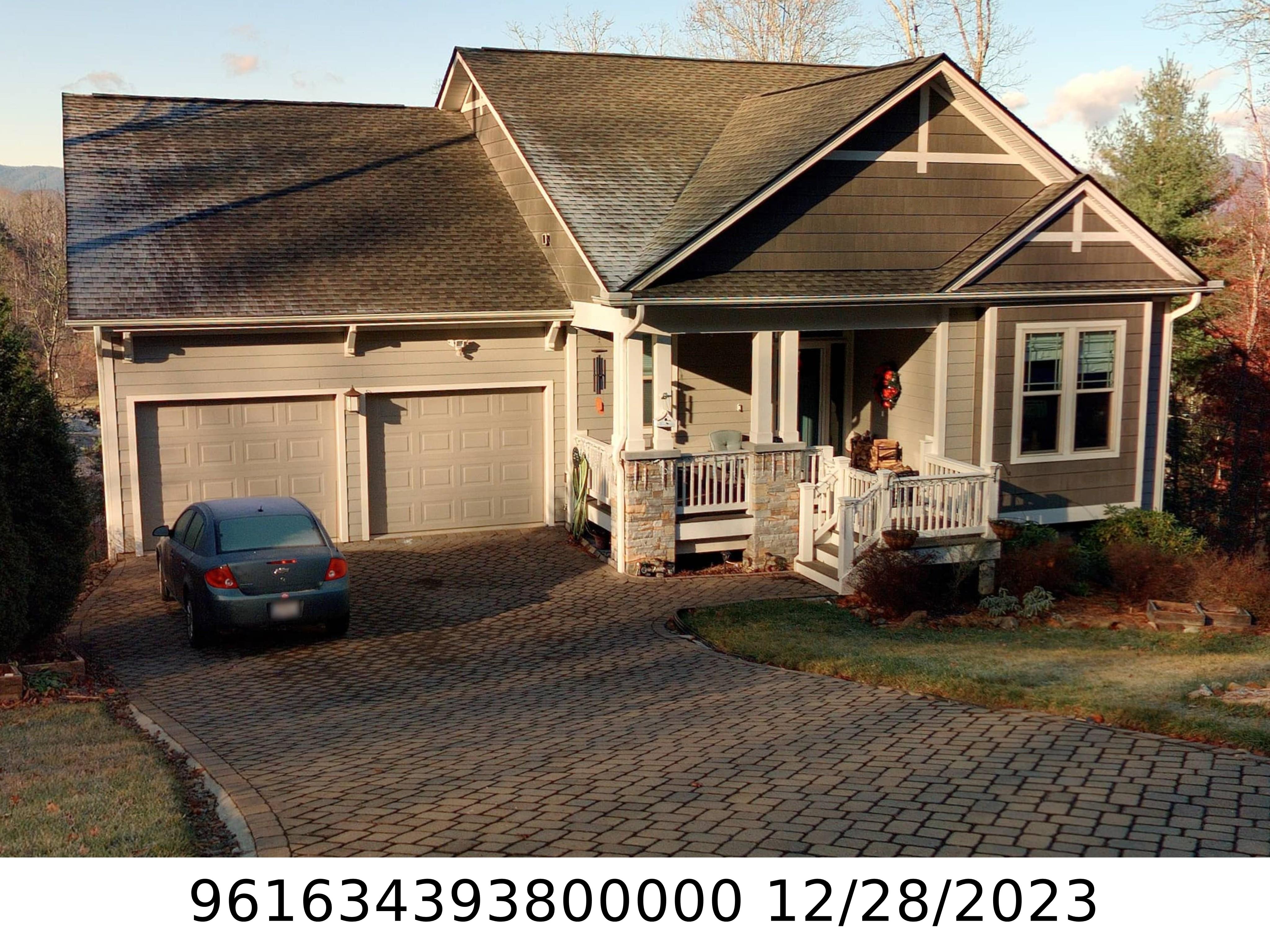 A picture of the property located at 105 GREENWELLS GLORY DR, CANDLER NC 28715.