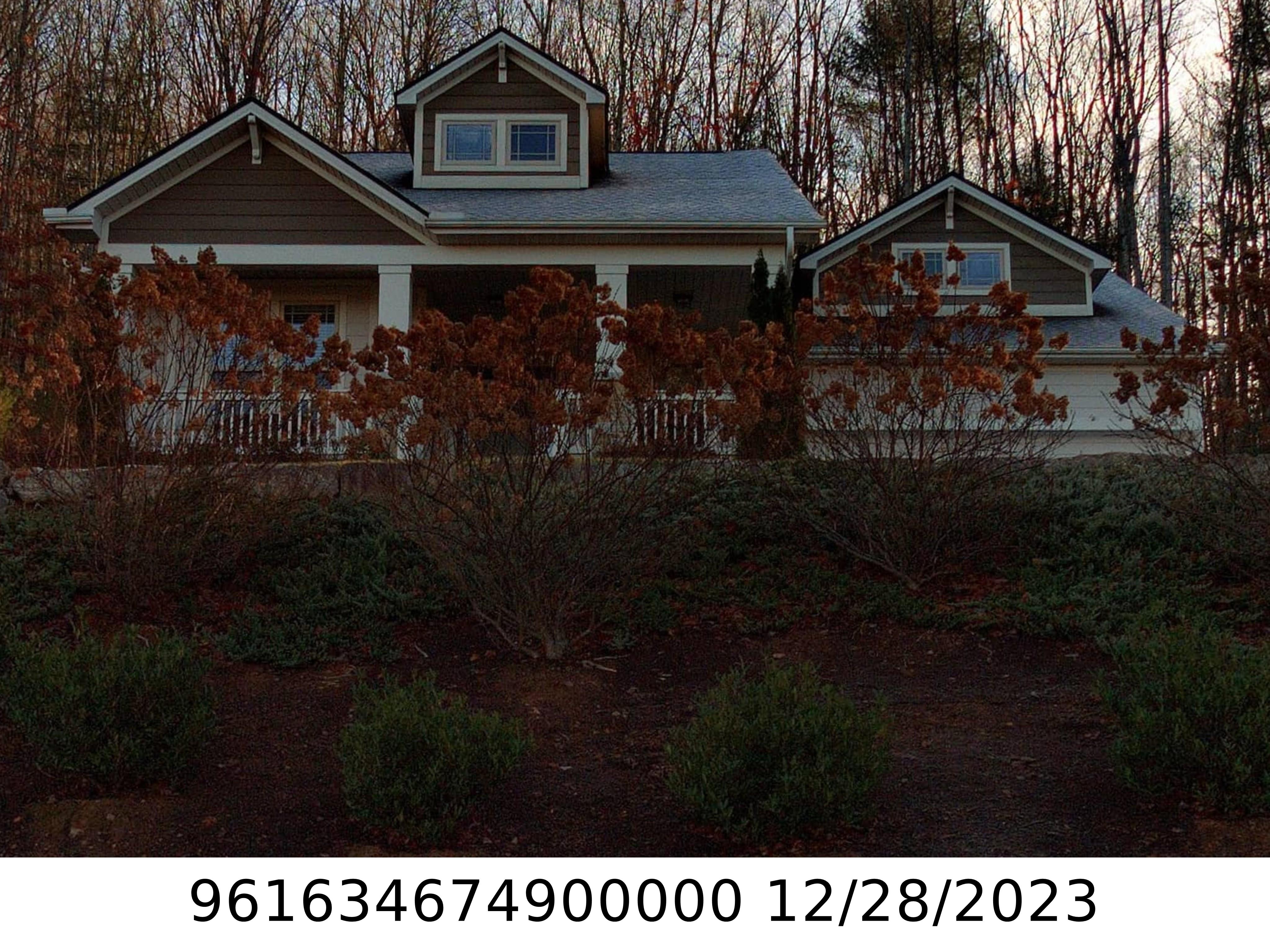 A picture of the property located at 110 GREENWELLS GLORY DR, CANDLER NC 28715.