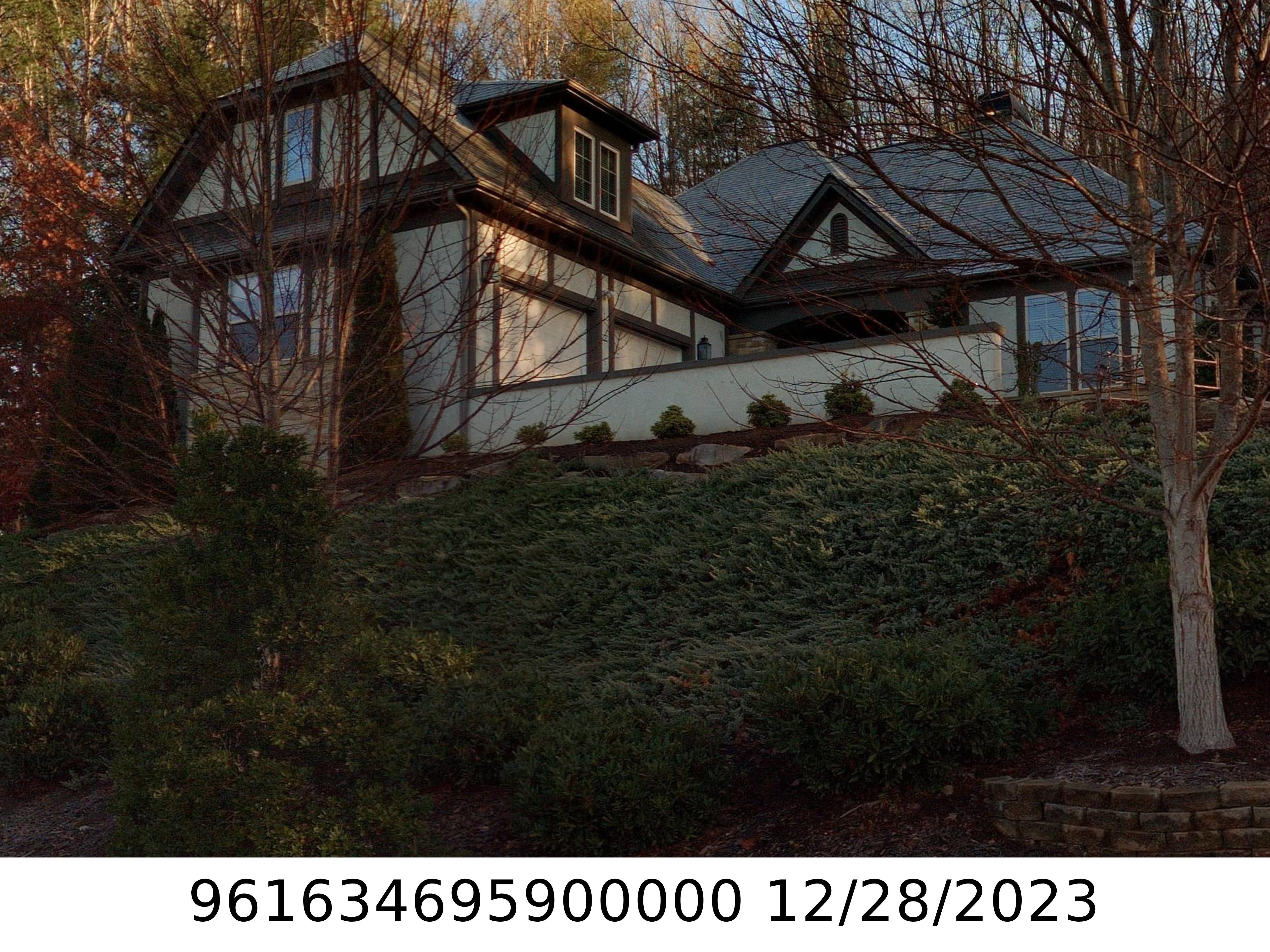 A picture of the property located at 106 GREENWELLS GLORY DR, CANDLER NC 28715.