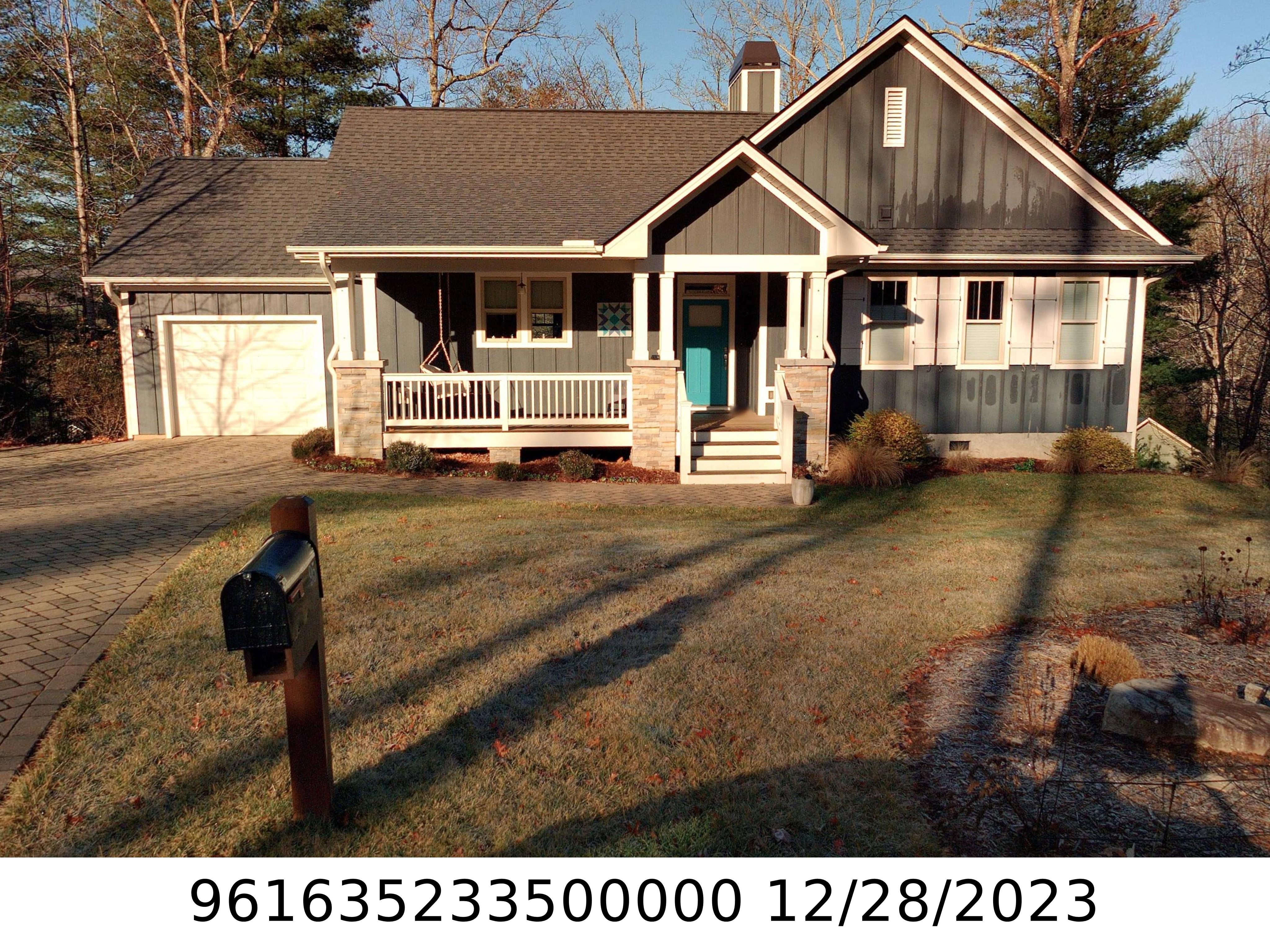 A picture of the property located at 95 GREENWELLS GLORY DR, CANDLER NC 28715.