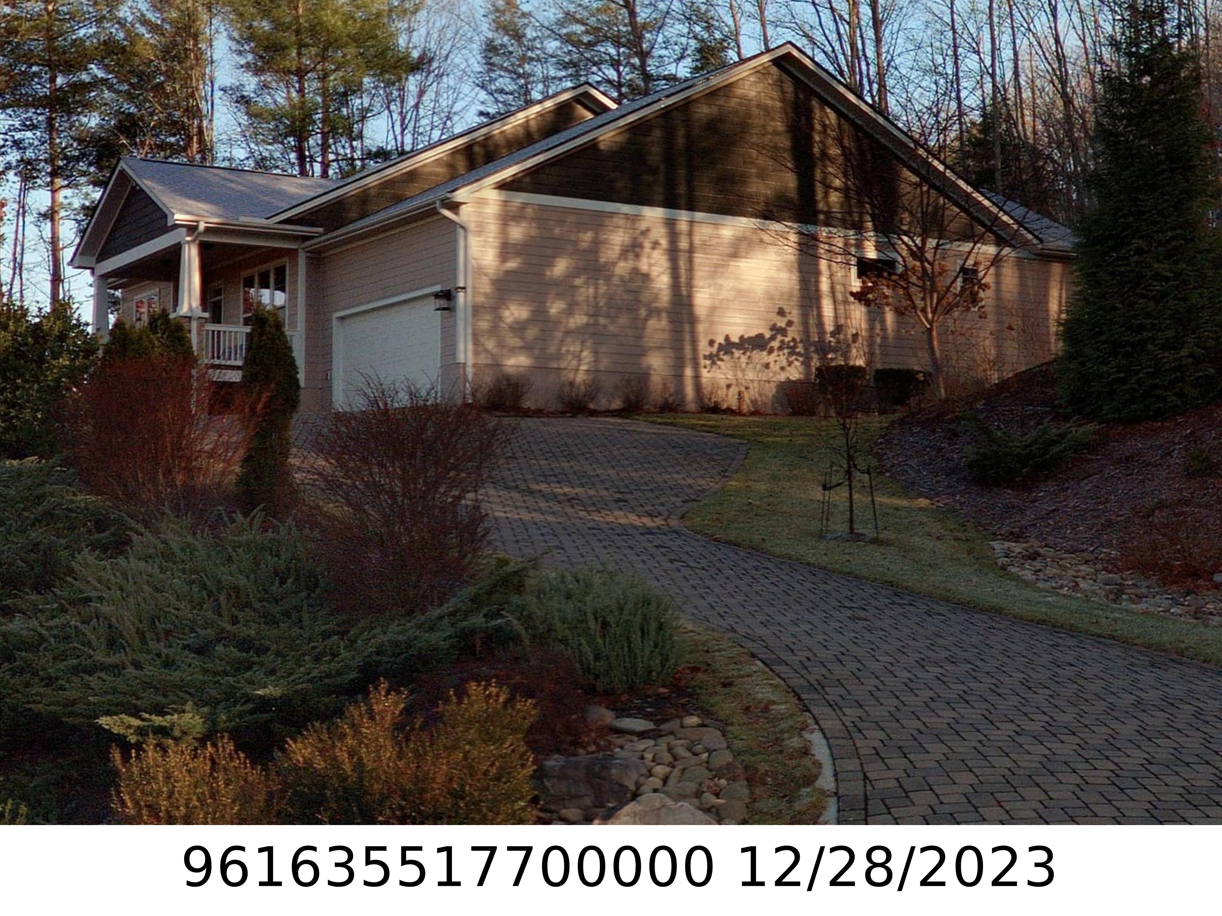 A picture of the property located at 104 GREENWELLS GLORY DR, CANDLER NC 28715.