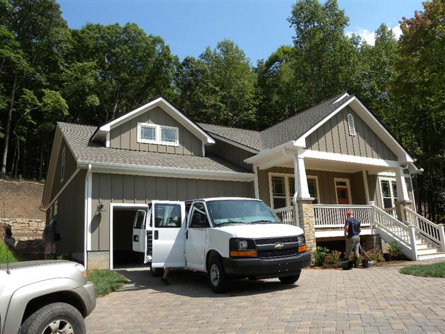 A picture of the property located at 86 GREENWELLS GLORY DR, CANDLER NC 28715.