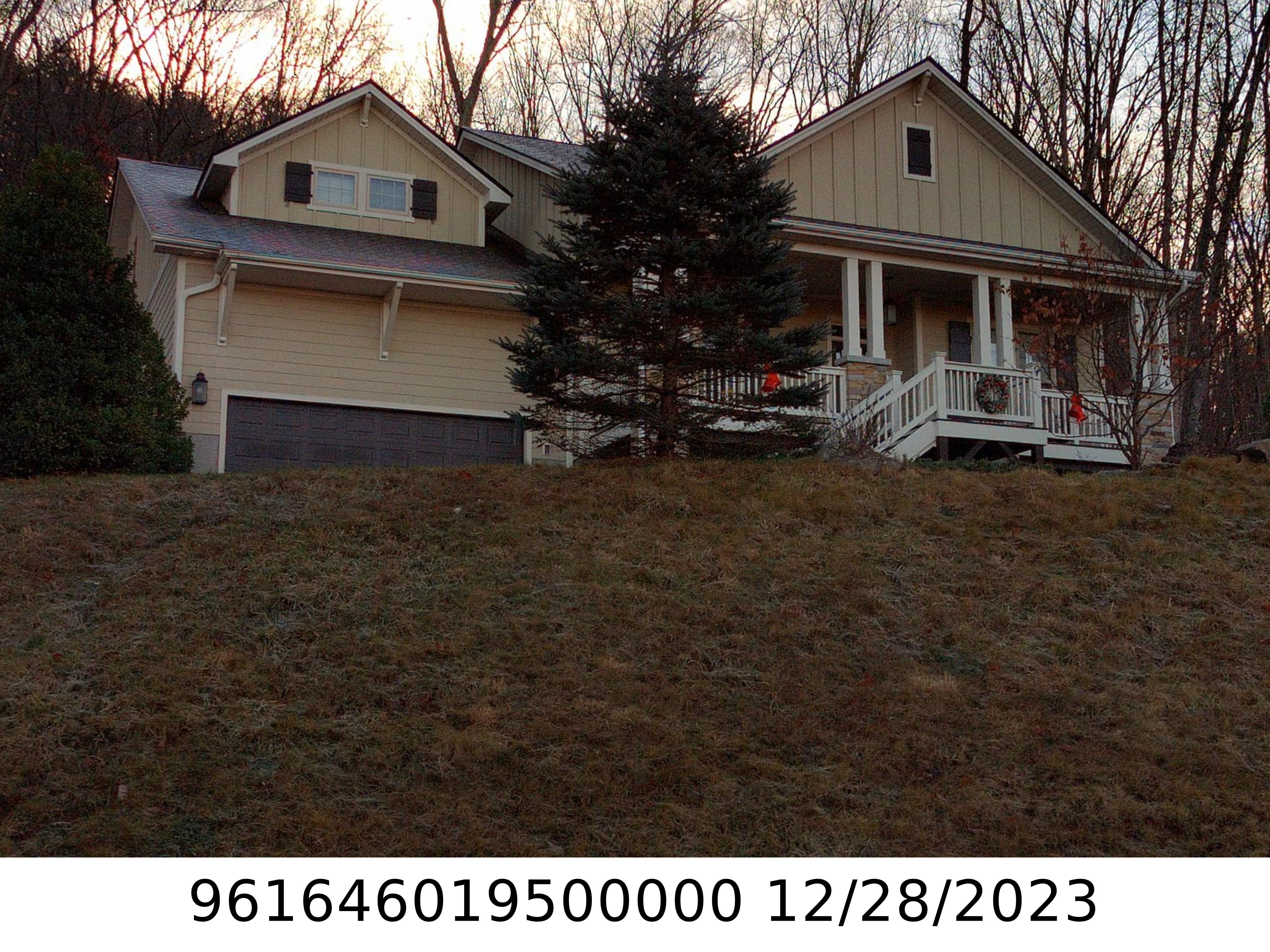 A picture of the property located at 7 BRASSIE CT, CANDLER NC 28715.