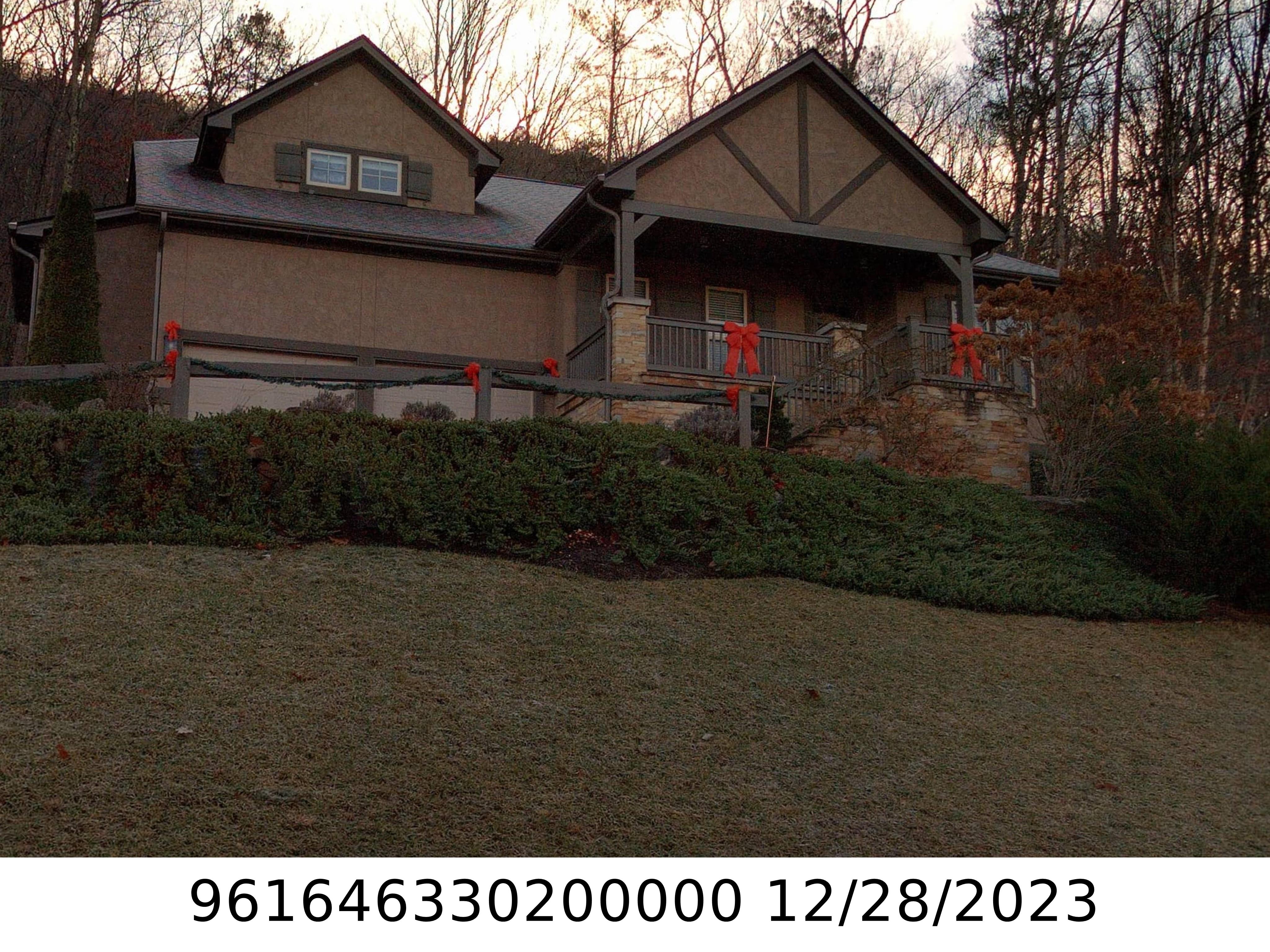 A picture of the property located at 9 BRASSIE CT, CANDLER NC 28715.