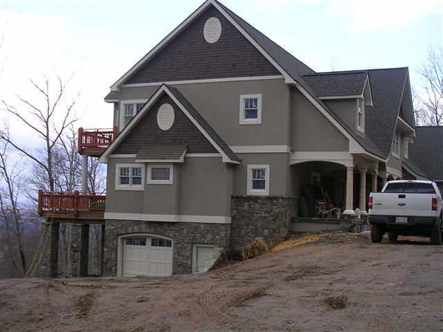 A picture of the property located at 28 PEARLY WICKHAM DR, CANDLER NC 28715.