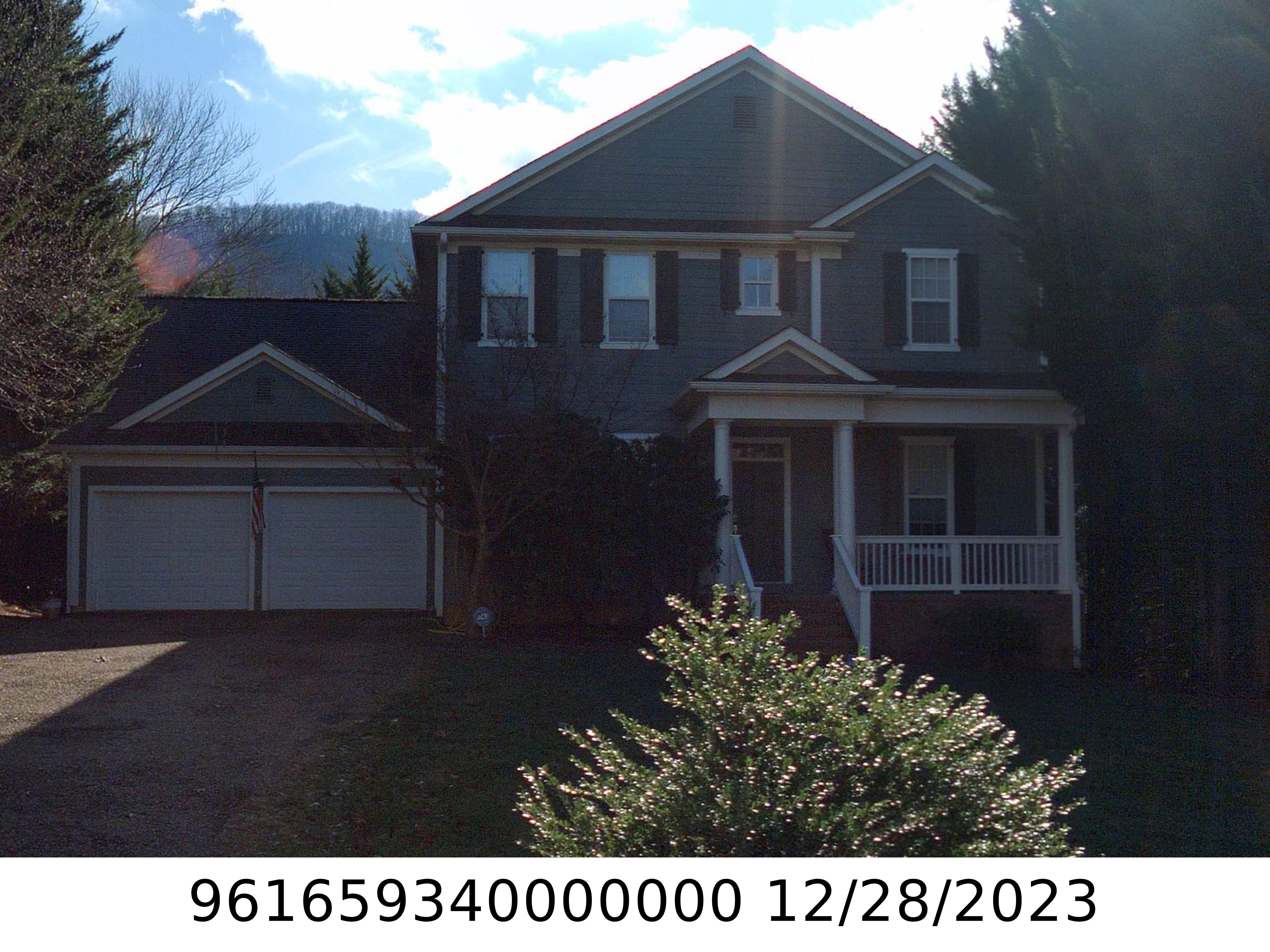 A picture of the property located at 252 FENNEL DUN CIR, CANDLER NC 28715.