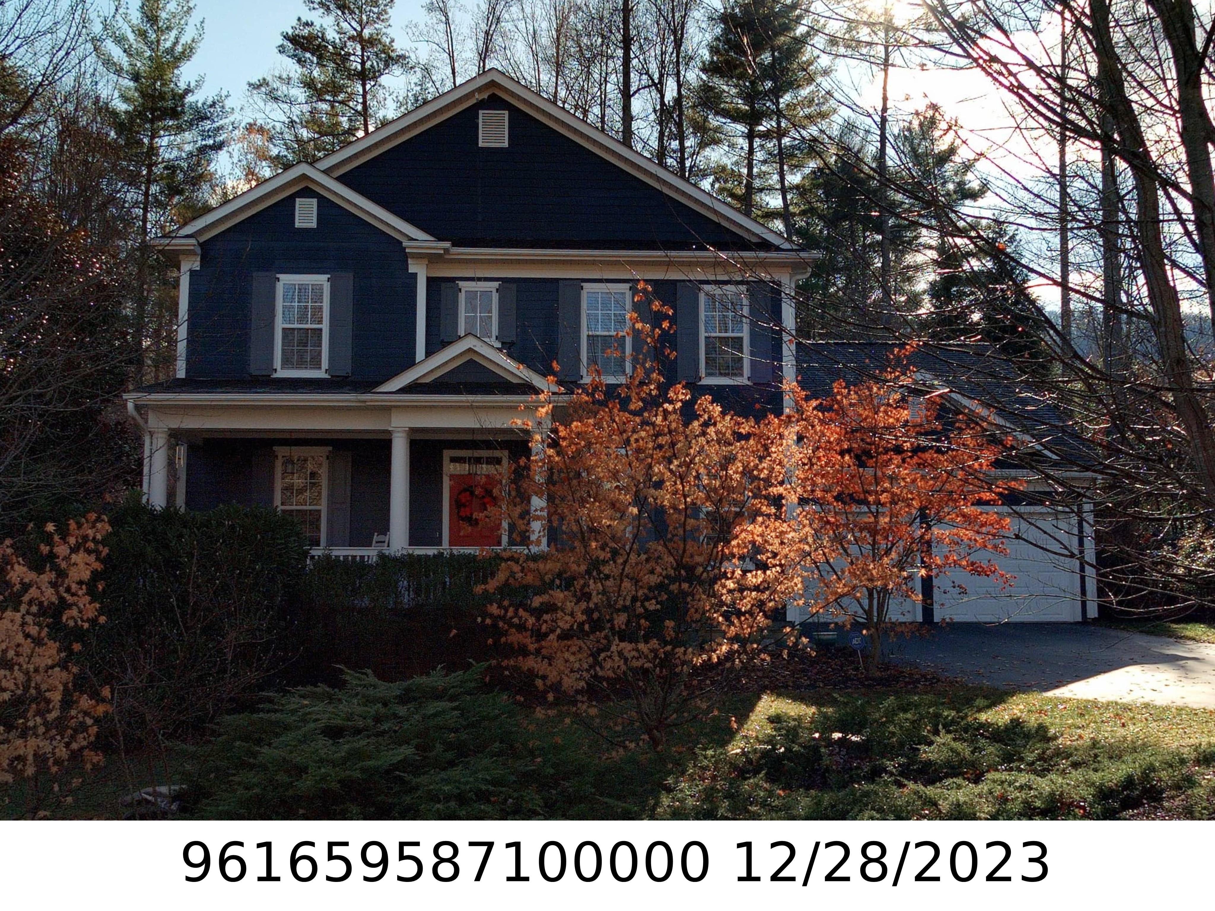 A picture of the property located at 266 FENNEL DUN CIR, CANDLER NC 28715.