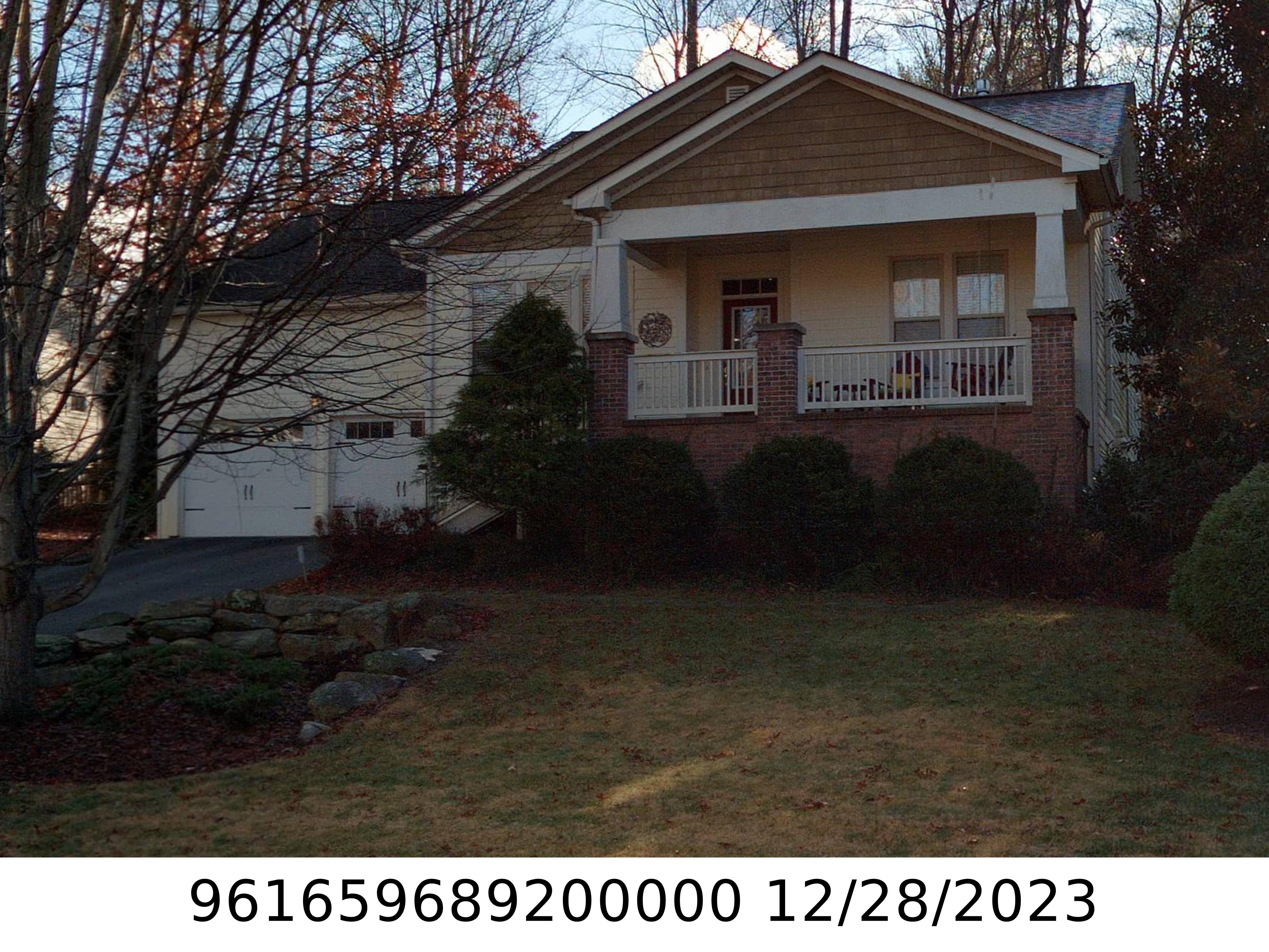 A picture of the property located at 272 FENNEL DUN CIR, CANDLER NC 28715.