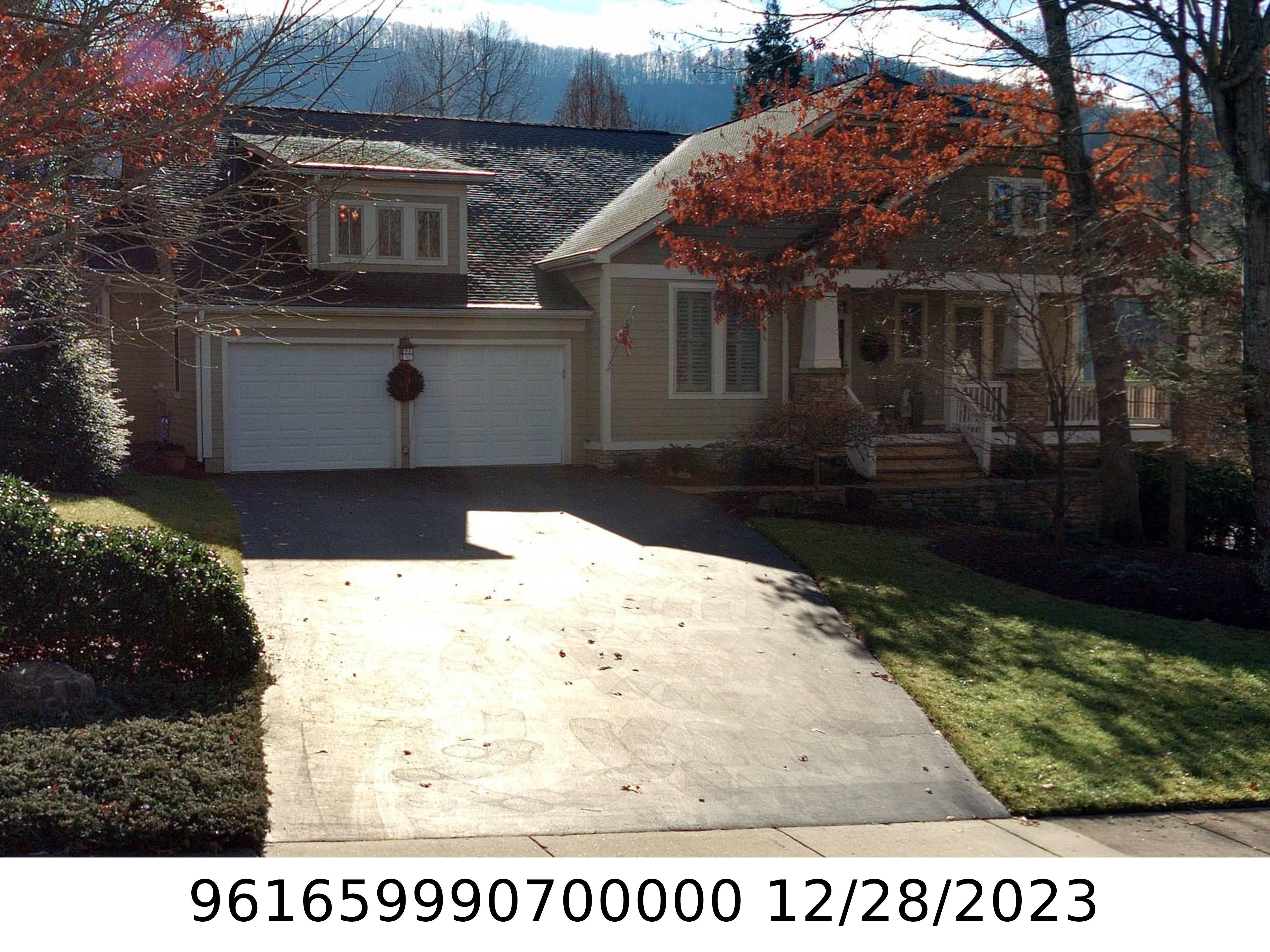 A picture of the property located at 282 FENNEL DUN CIR, CANDLER NC 28715.