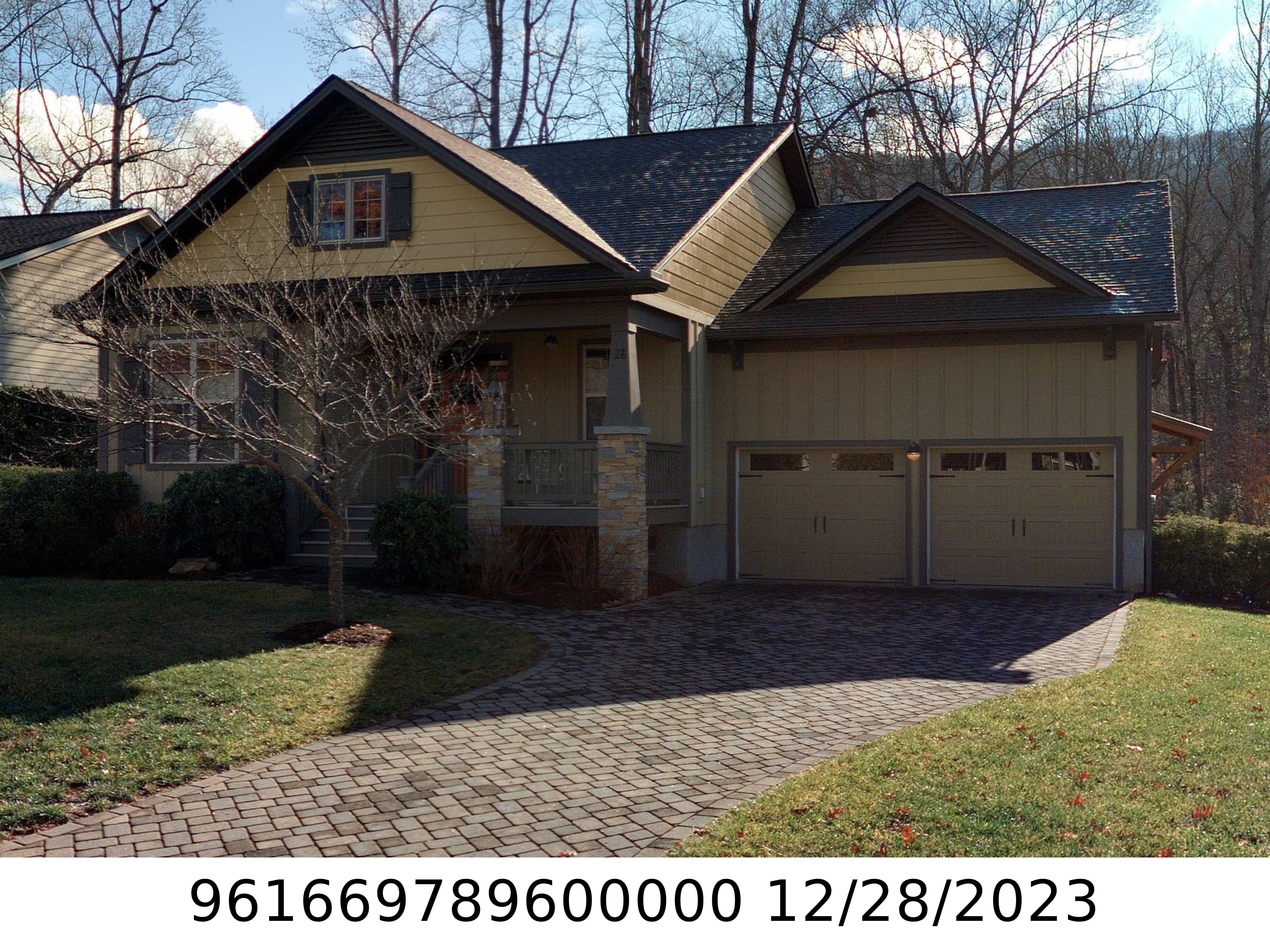 A picture of the property located at 28 SPARKLE DUN DR, CANDLER NC 28715.