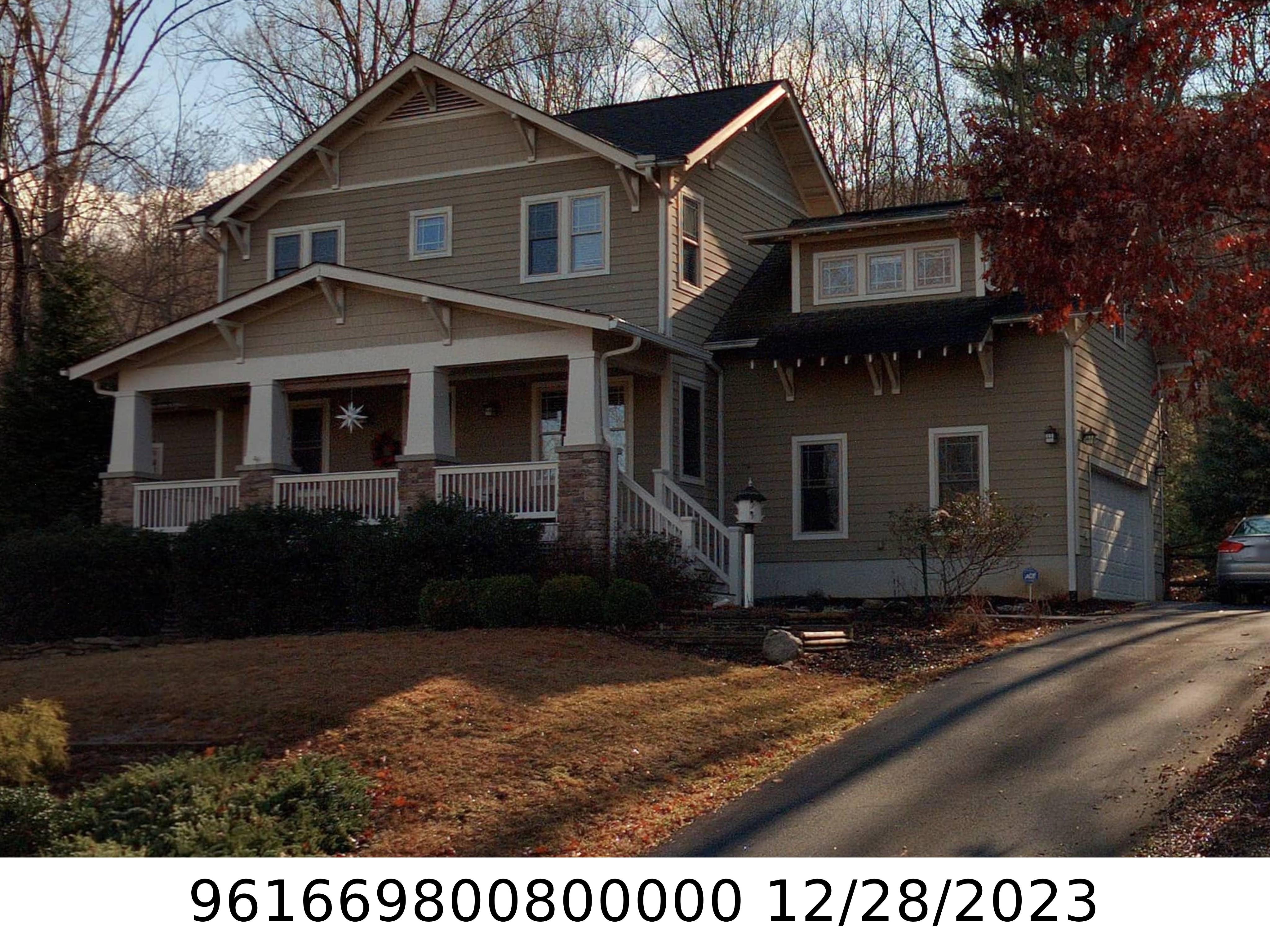 A picture of the property located at 1 SAWYERS PHEASANT LN, CANDLER NC 28715.