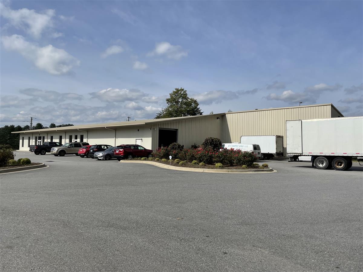 A picture of the property located at 1065 SMOKEY PARK HWY, CANDLER NC 28715.
