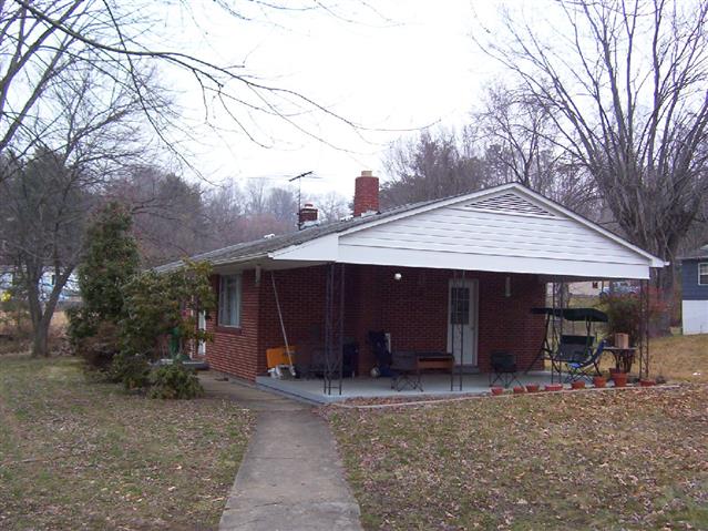 A picture of the property located at 7 FORSYTHIA LN, CANDLER NC 28715.