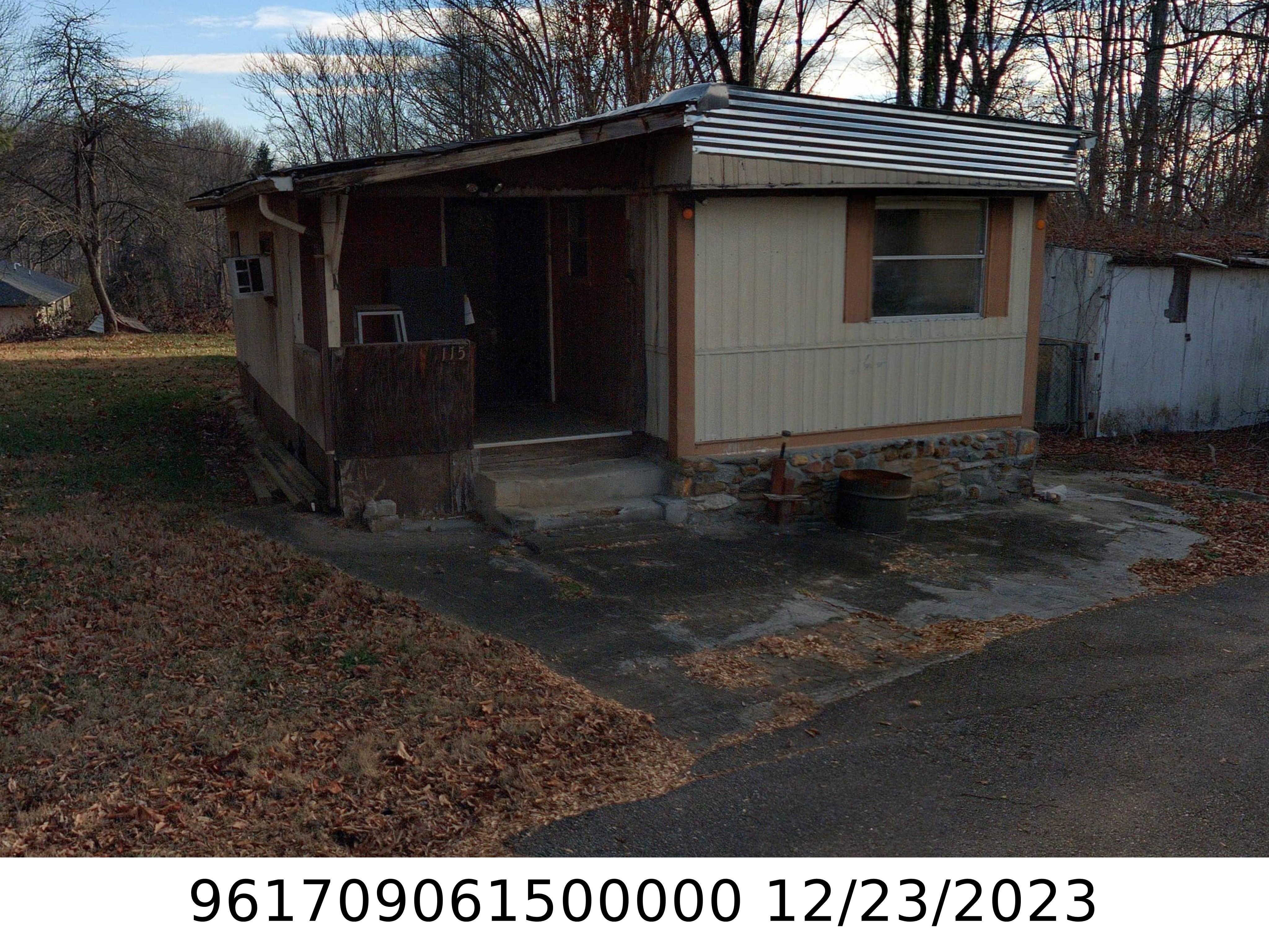 A picture of the property located at 115 PRIVATE LN, CANDLER NC 28715.