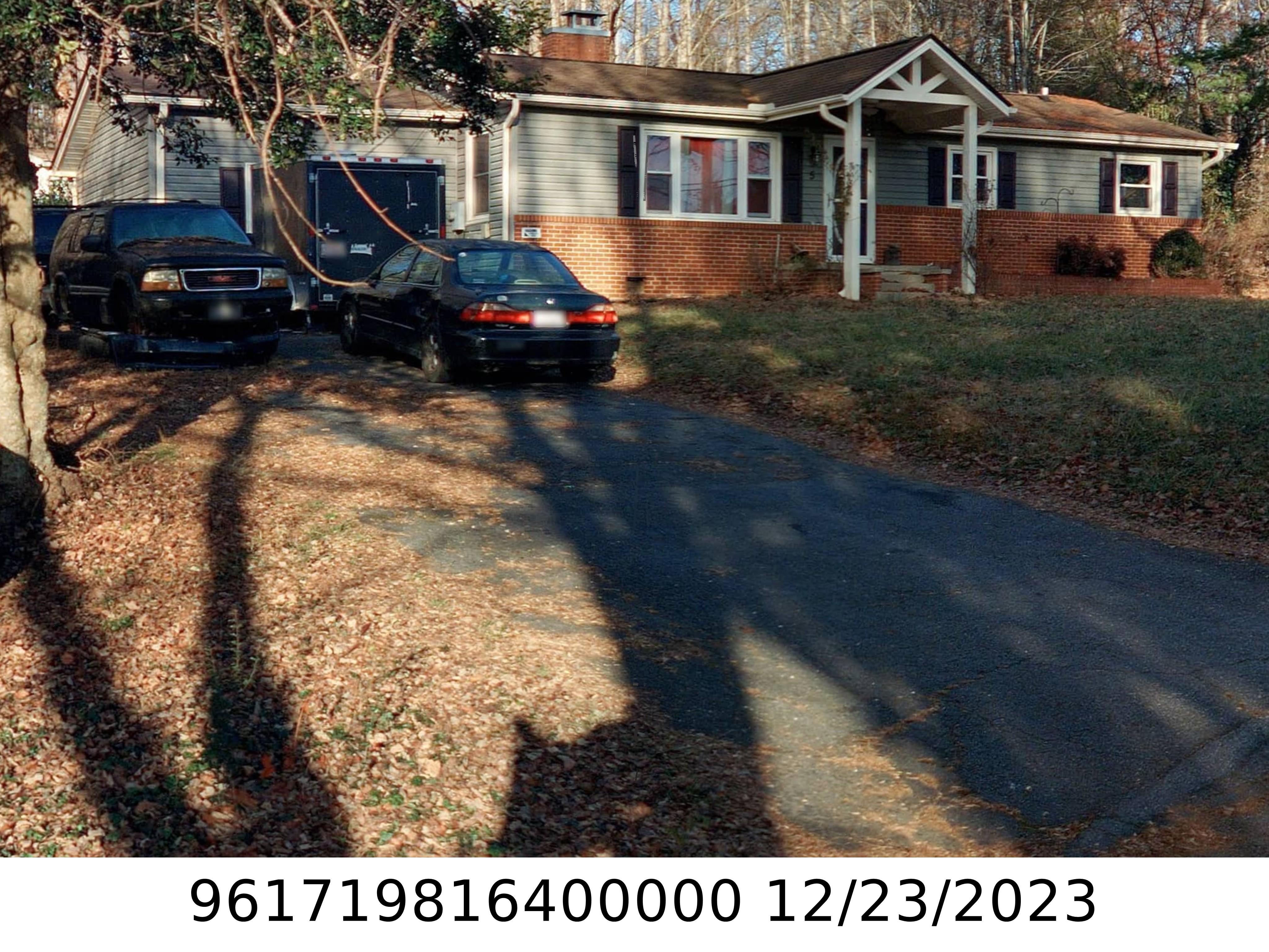 A picture of the property located at 5 MONTE VISTA CIR, CANDLER NC 28715.