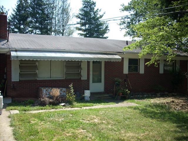 A picture of the property located at 10 MONTE VISTA CIR, CANDLER NC 28715.