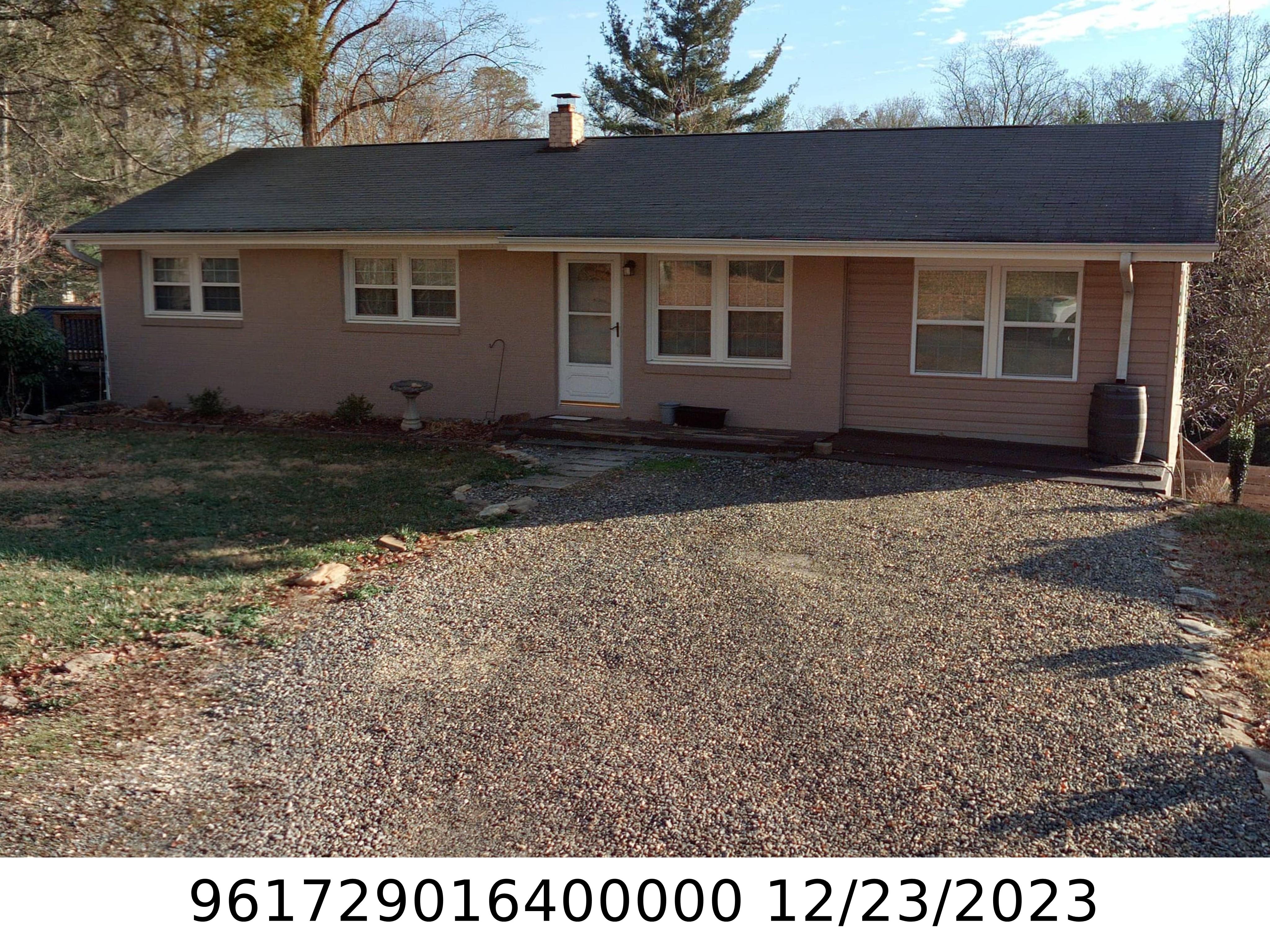 A picture of the property located at 18 MONTE VISTA CIR, CANDLER NC 28715.
