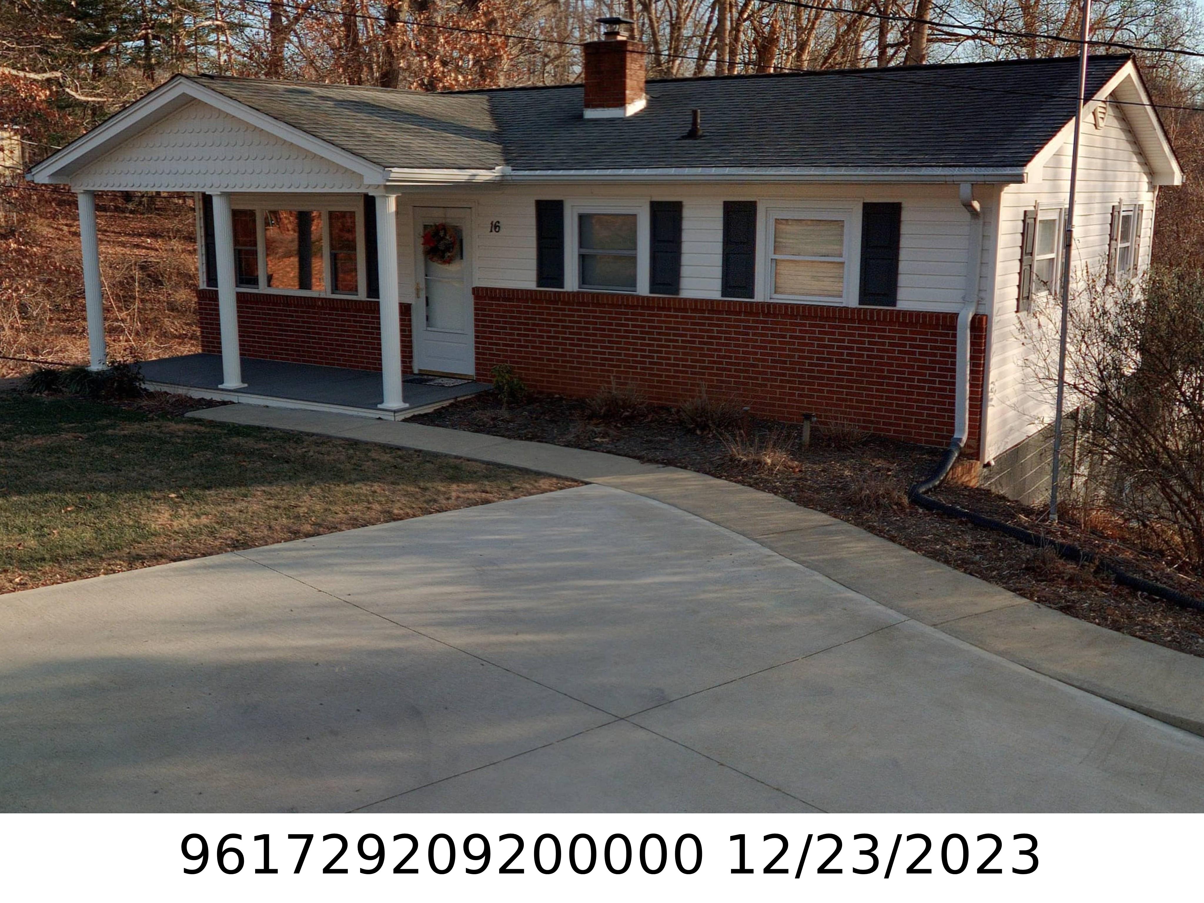 A picture of the property located at 16 VISTA KNOLL RD, CANDLER NC 28715.