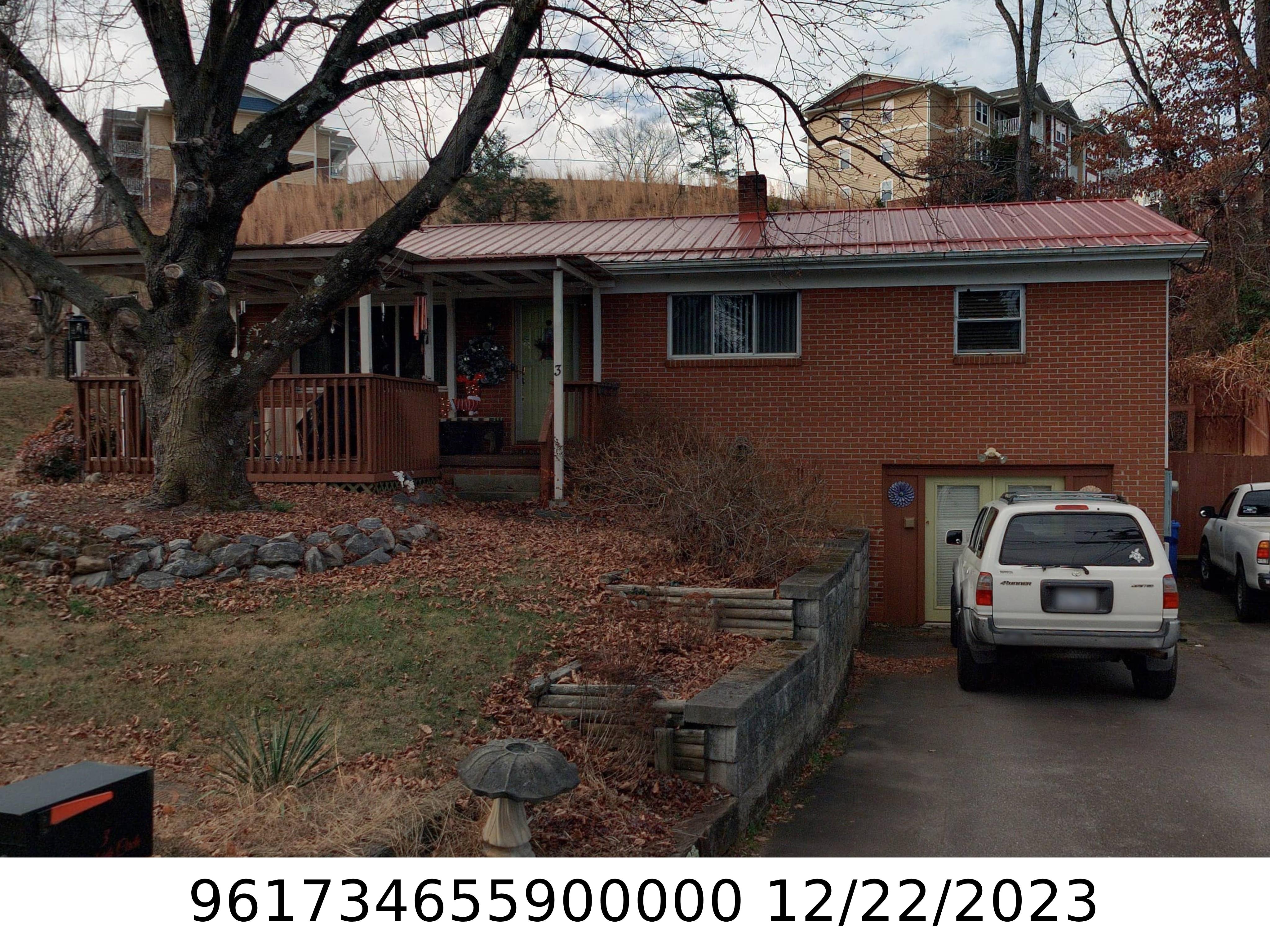 A picture of the property located at 3 BROOKSIDE CIR, CANDLER NC 28715.