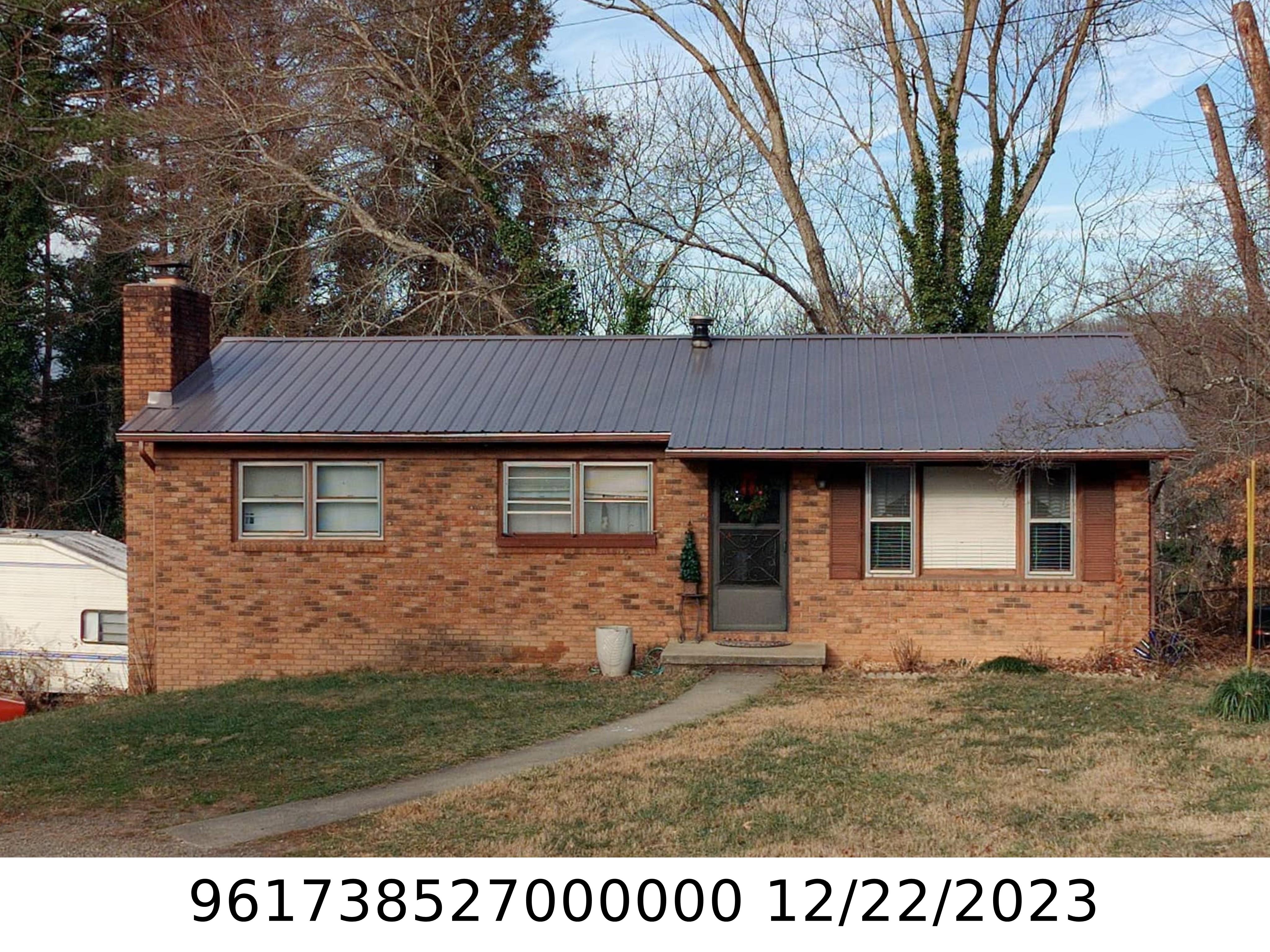 A picture of the property located at 16 EDGEWOOD CIR, CANDLER NC 28715.