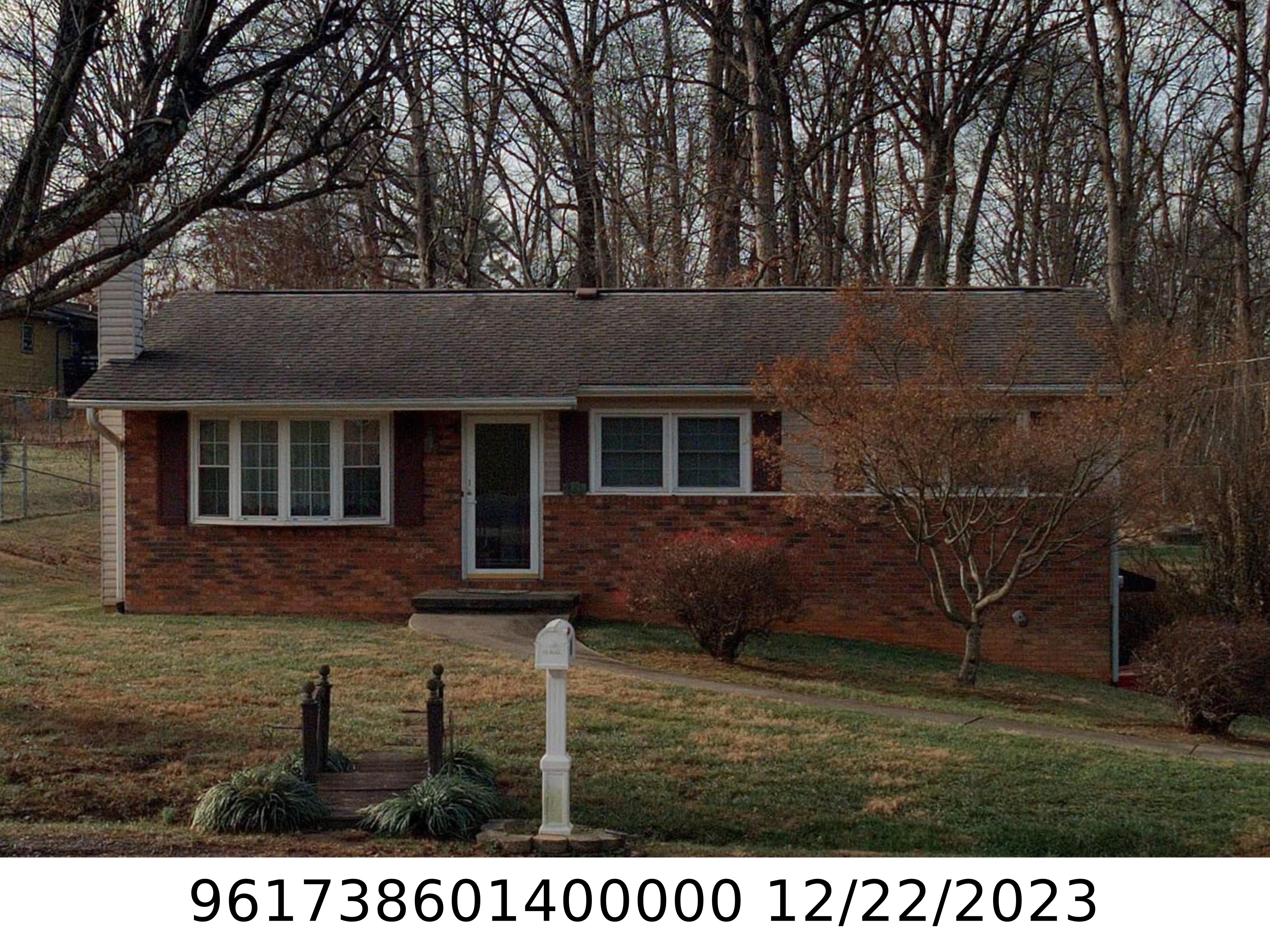 A picture of the property located at 13 EDGEWOOD CIR, CANDLER NC 28715.