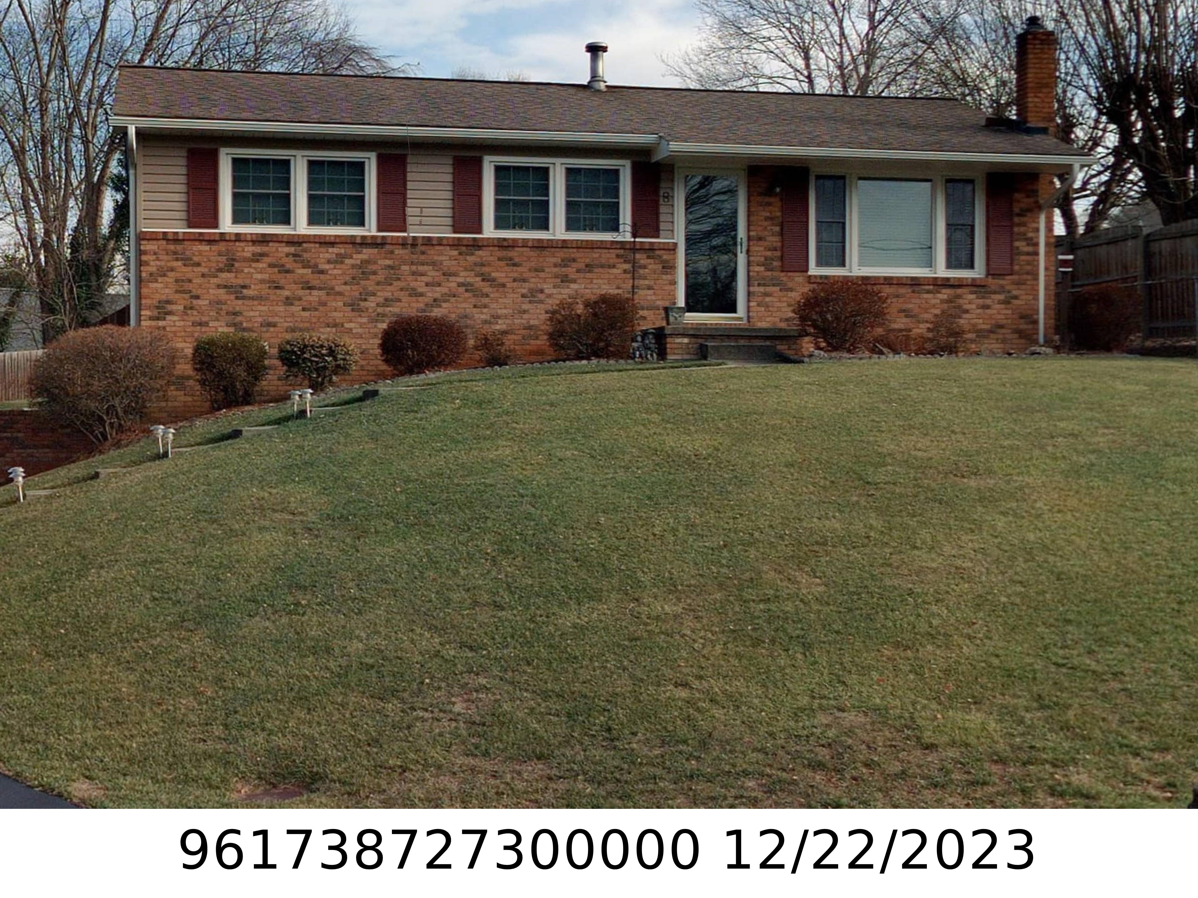 A picture of the property located at 8 EDGEWOOD CIR, CANDLER NC 28715.