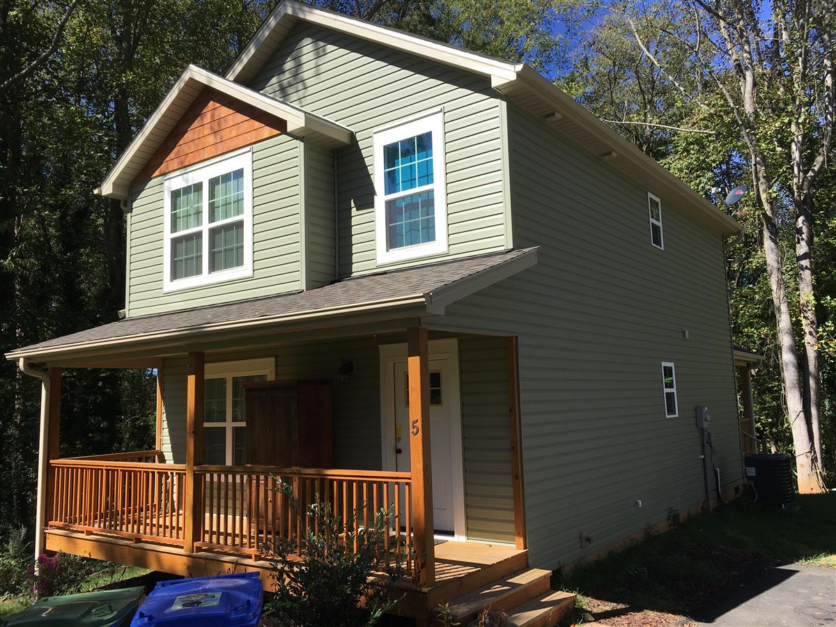 A picture of the property located at 5 MAPLE AVE, CANDLER NC 28715.