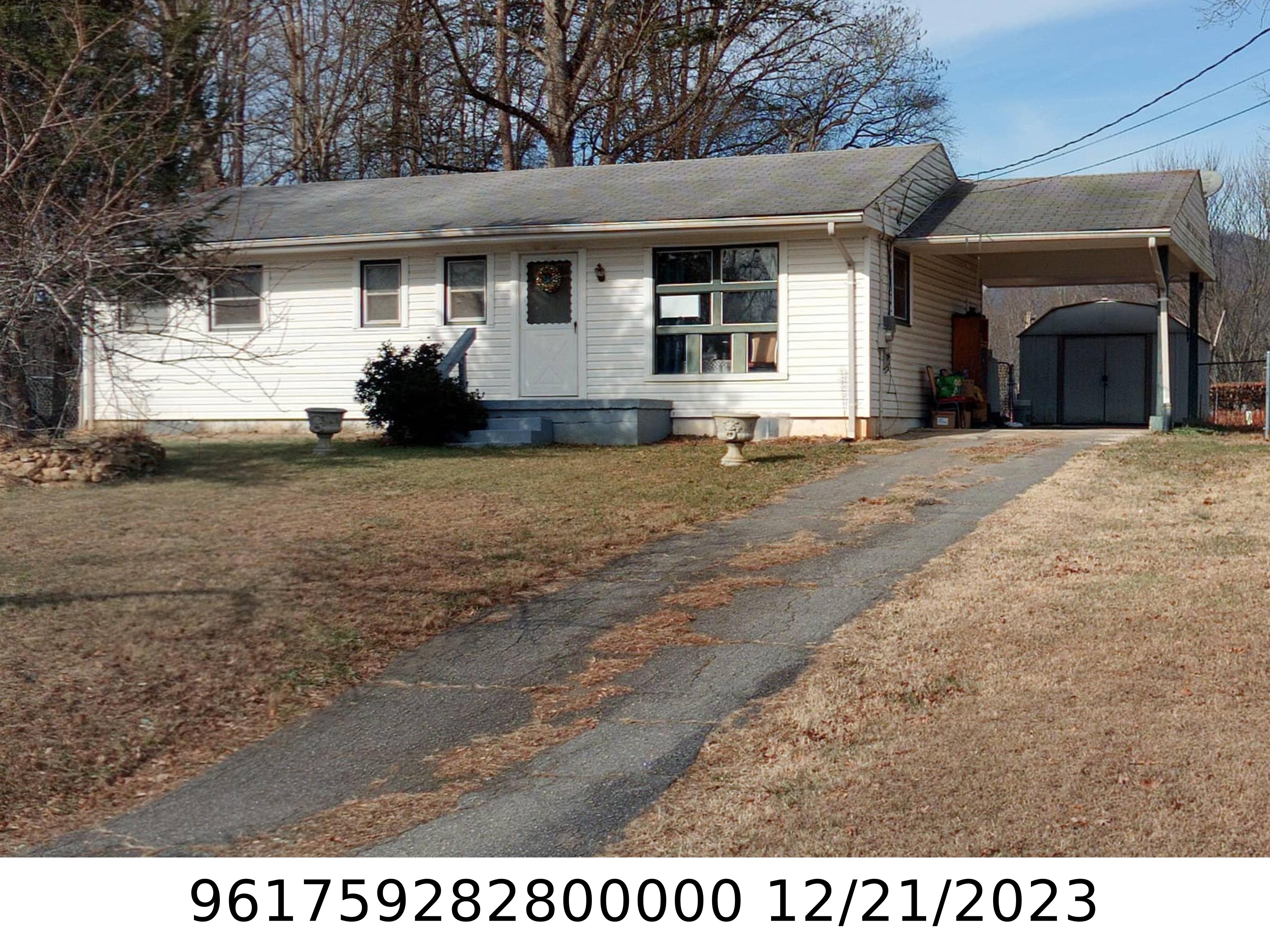 A picture of the property located at 37 HARTSHORN DR, CANDLER NC 28715.