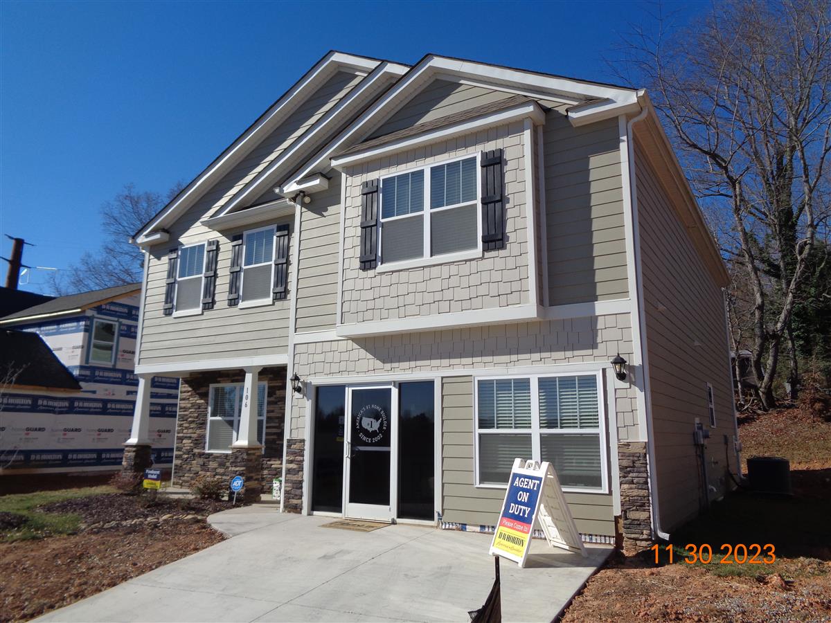 A picture of the property located at 106 MARATHON LN, CANDLER NC 28715.