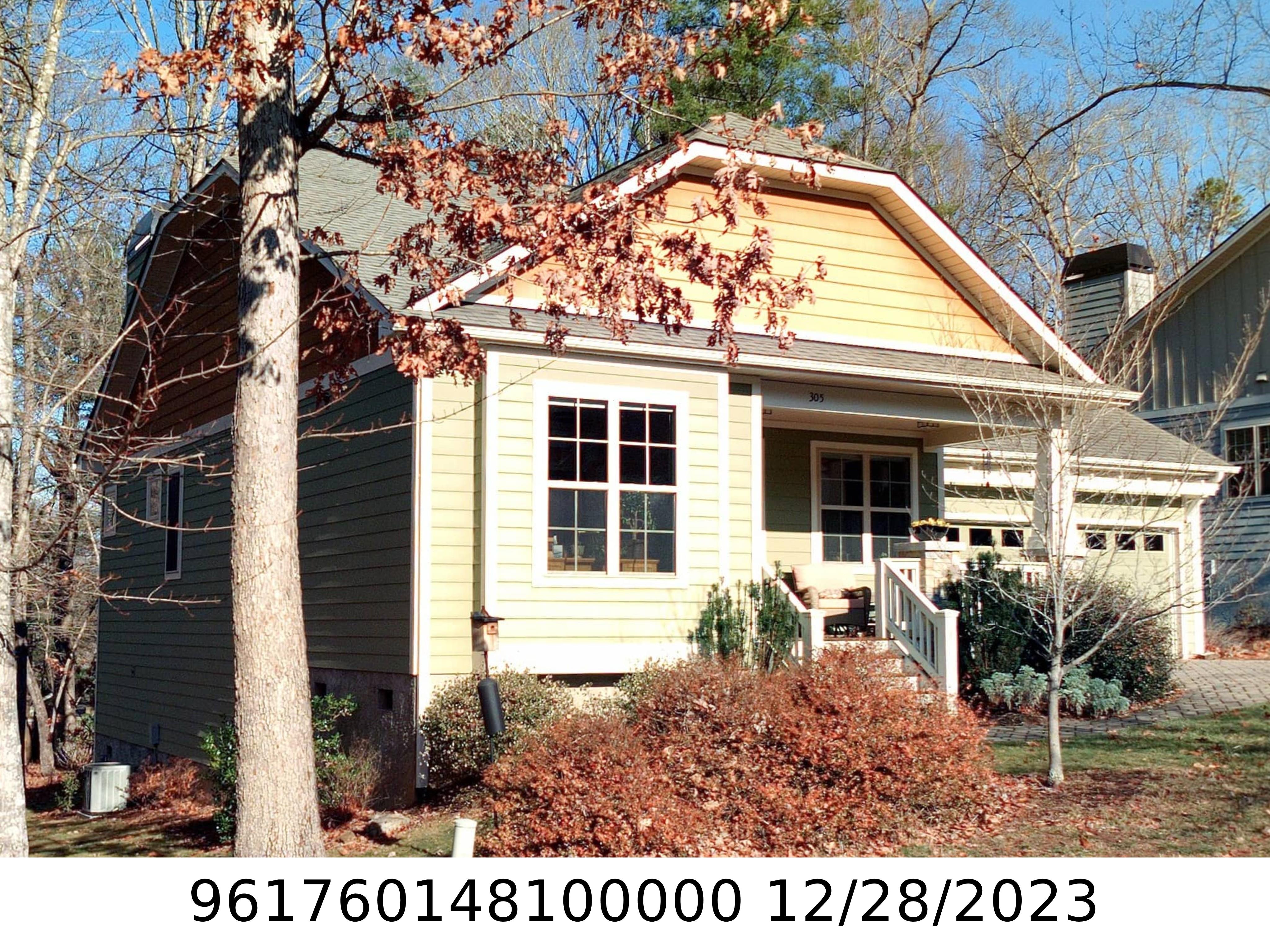 A picture of the property located at 305 FENNEL DUN CIR, CANDLER NC 28715.