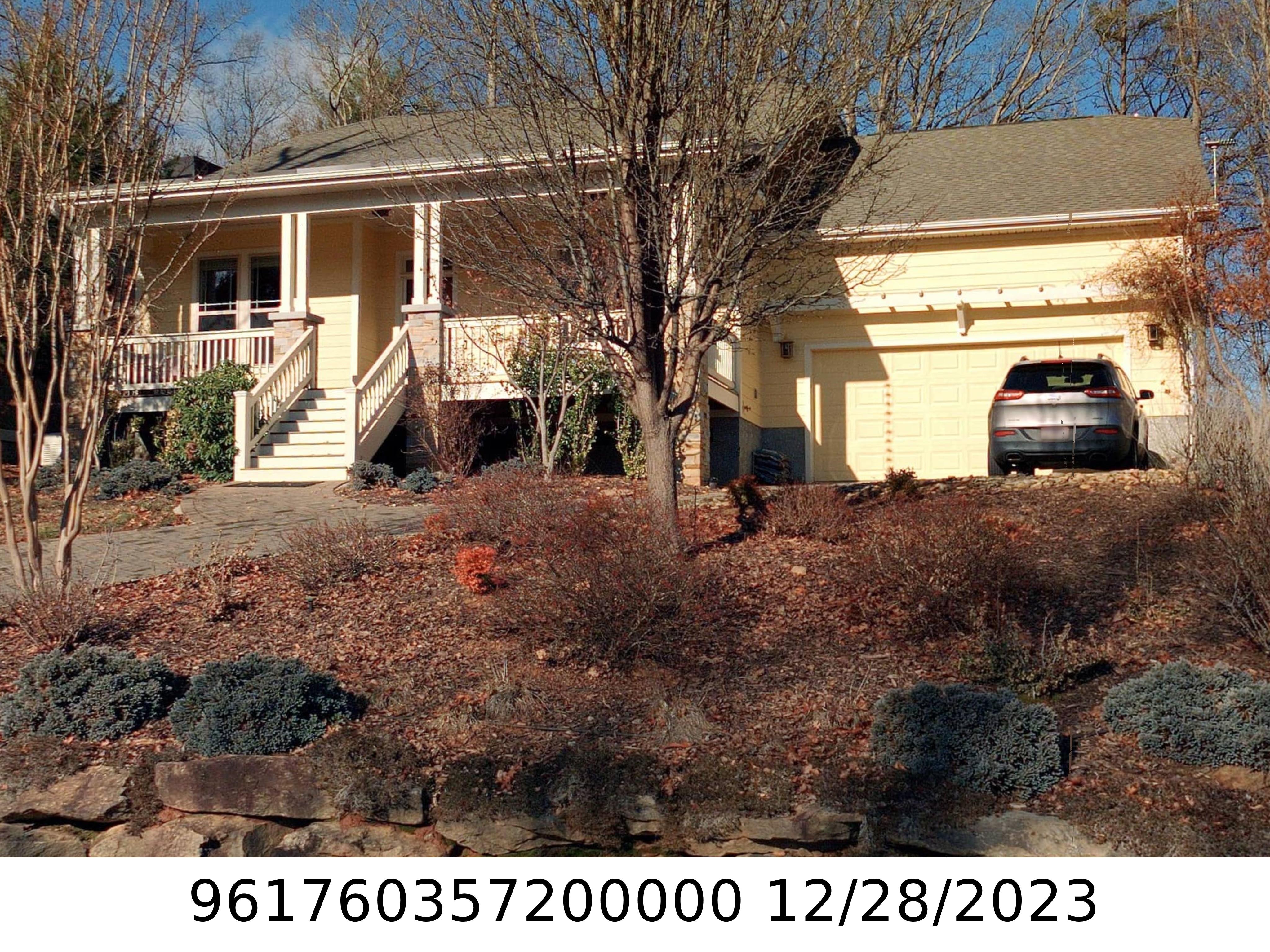 A picture of the property located at 315 FENNEL DUN CIR, CANDLER NC 28715.