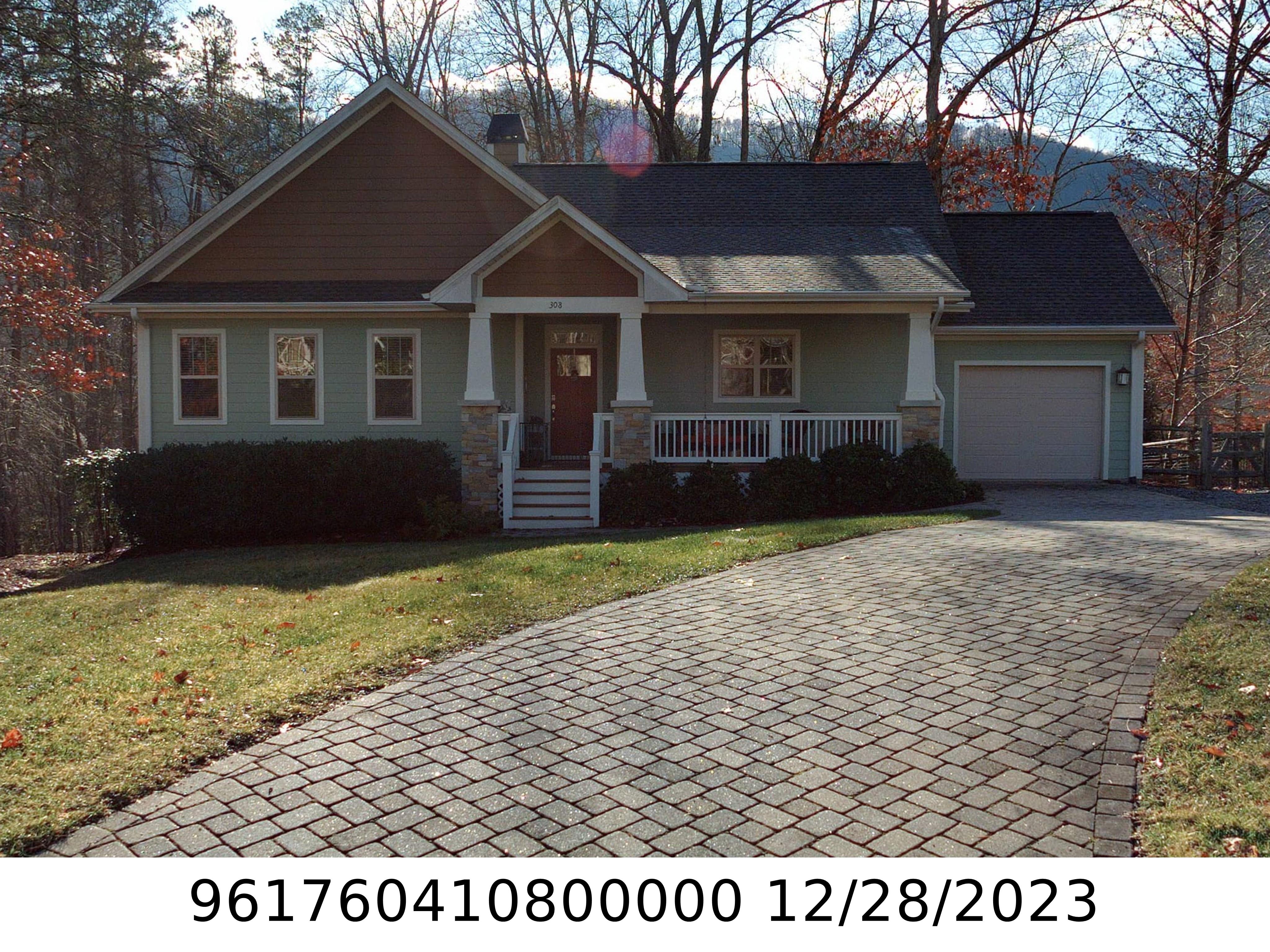 A picture of the property located at 308 FENNEL DUN CIR, CANDLER NC 28715.
