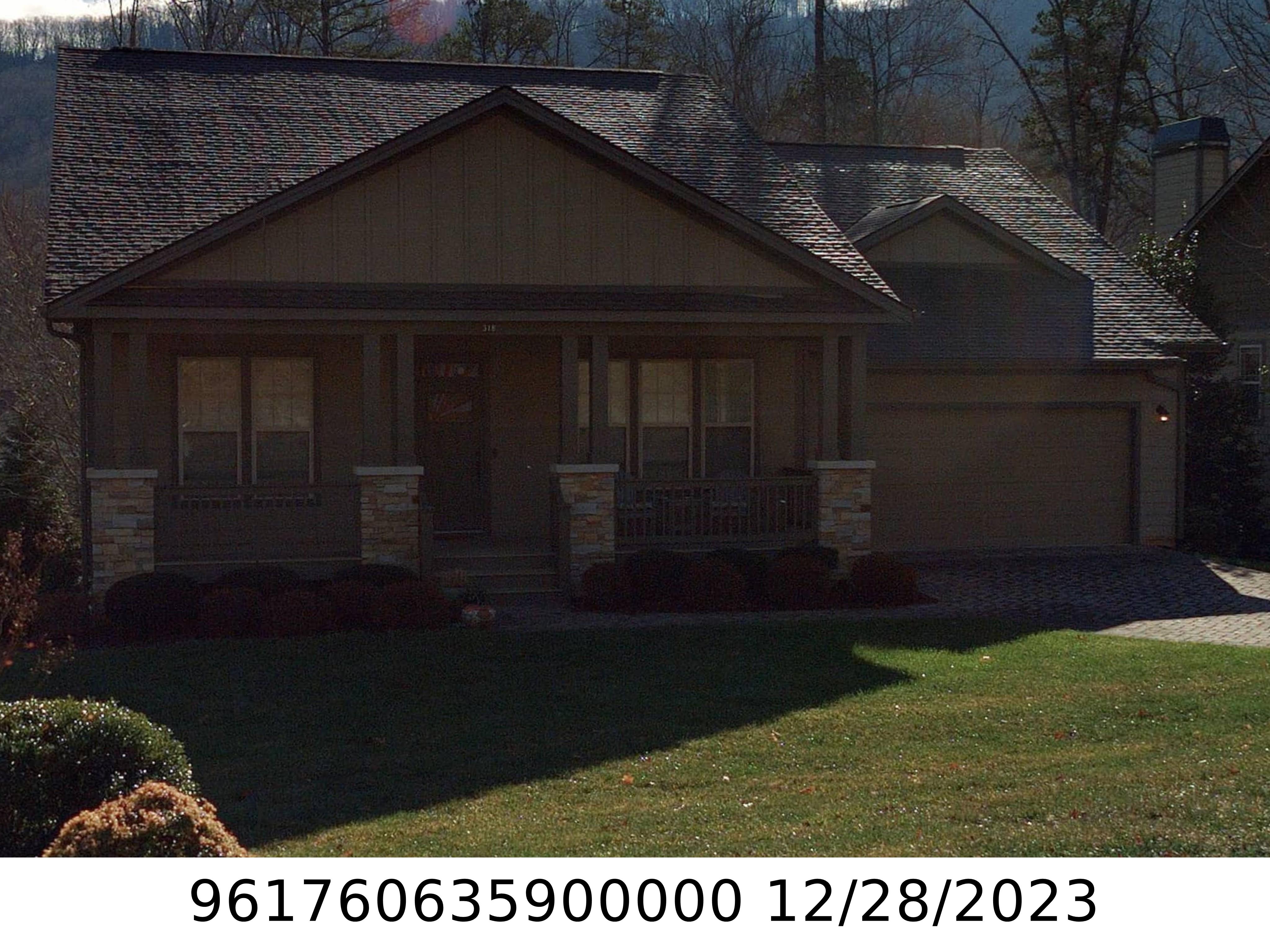A picture of the property located at 318 FENNEL DUN CIR, CANDLER NC 28715.