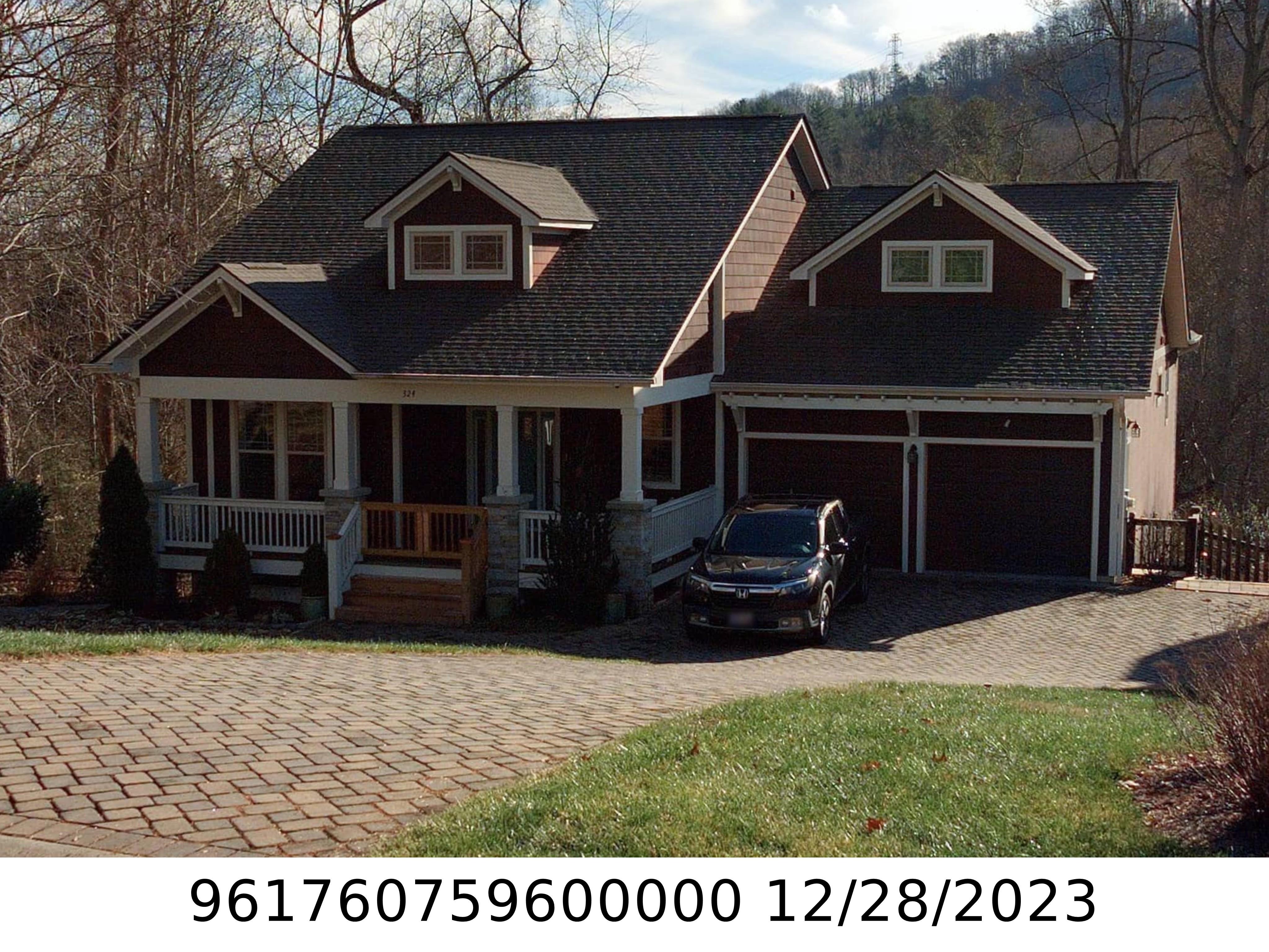 A picture of the property located at 324 FENNEL DUN CIR, CANDLER NC 28715.