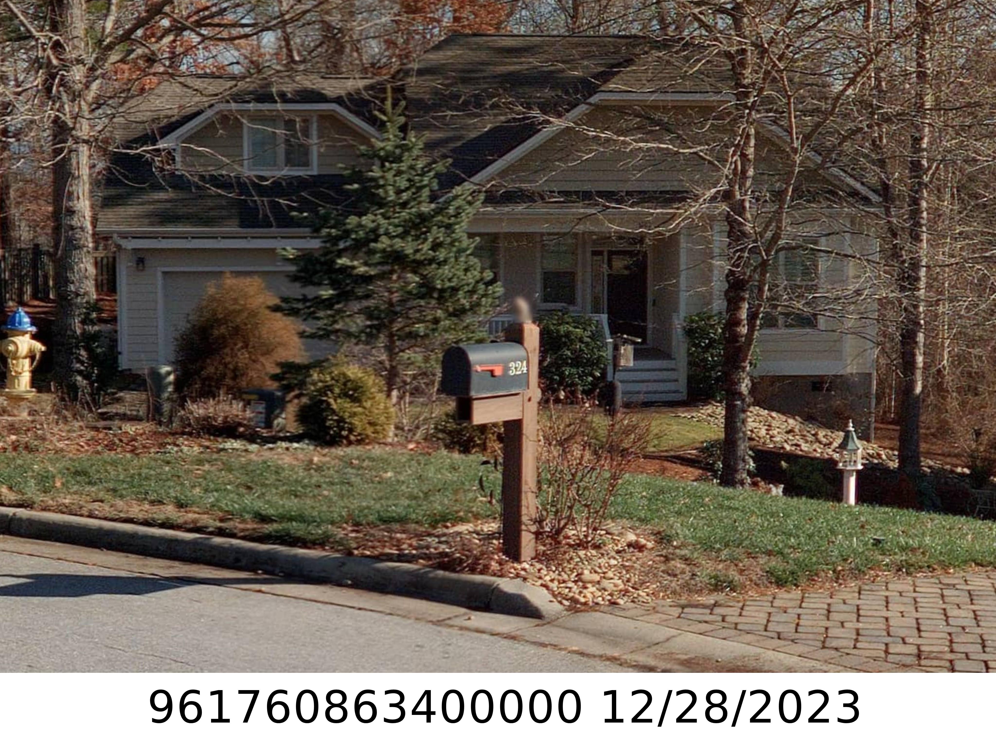 A picture of the property located at 326 FENNEL DUN CIR, CANDLER NC 28715.