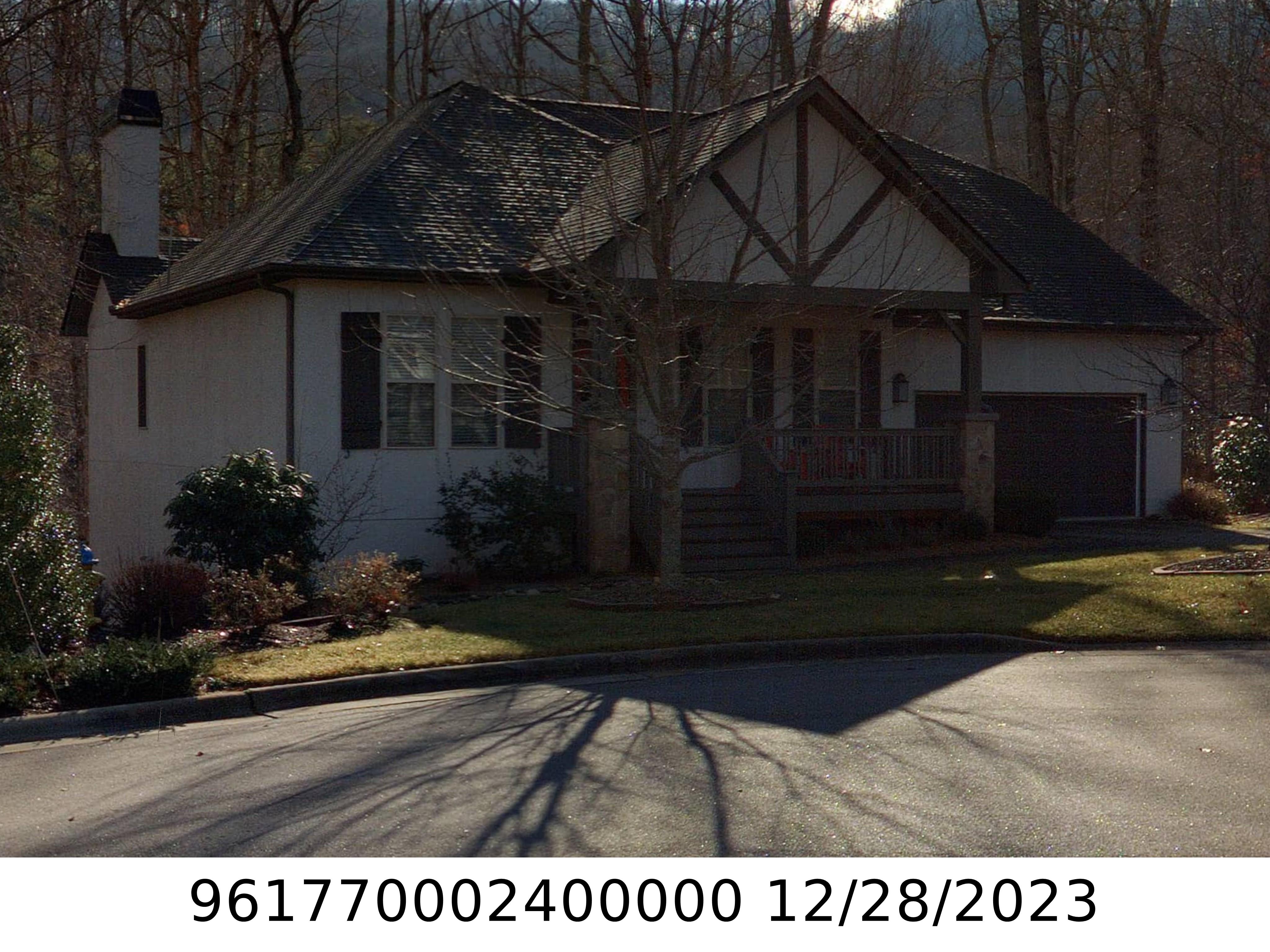 A picture of the property located at 40 SPARKLE DUN DR, CANDLER NC 28715.
