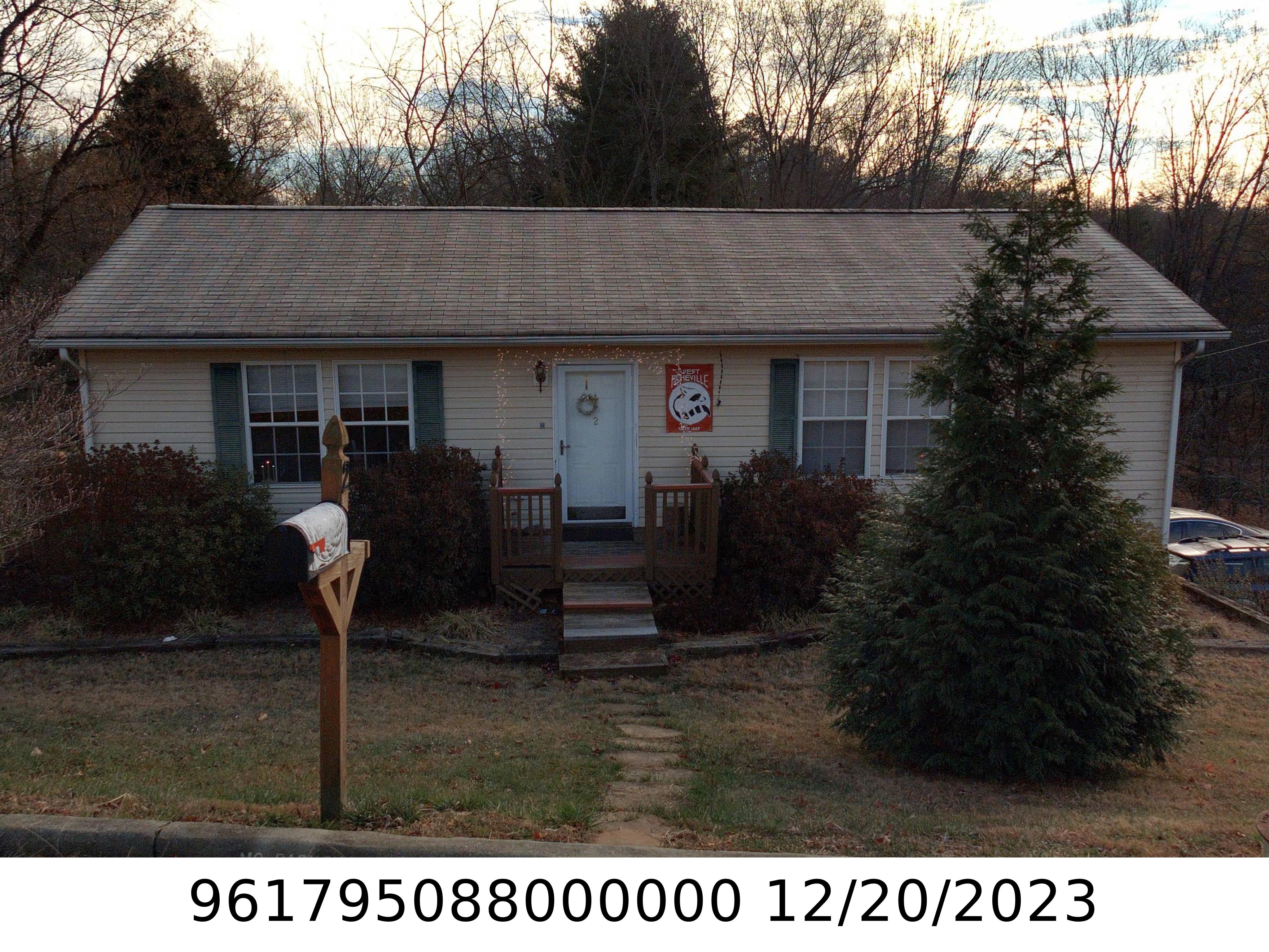 A picture of the property located at 2 KIRBY RD, ASHEVILLE NC 28806.