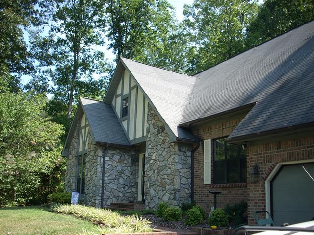 A picture of the property located at 25 DEVONSHIRE DR, CANDLER NC 28715.