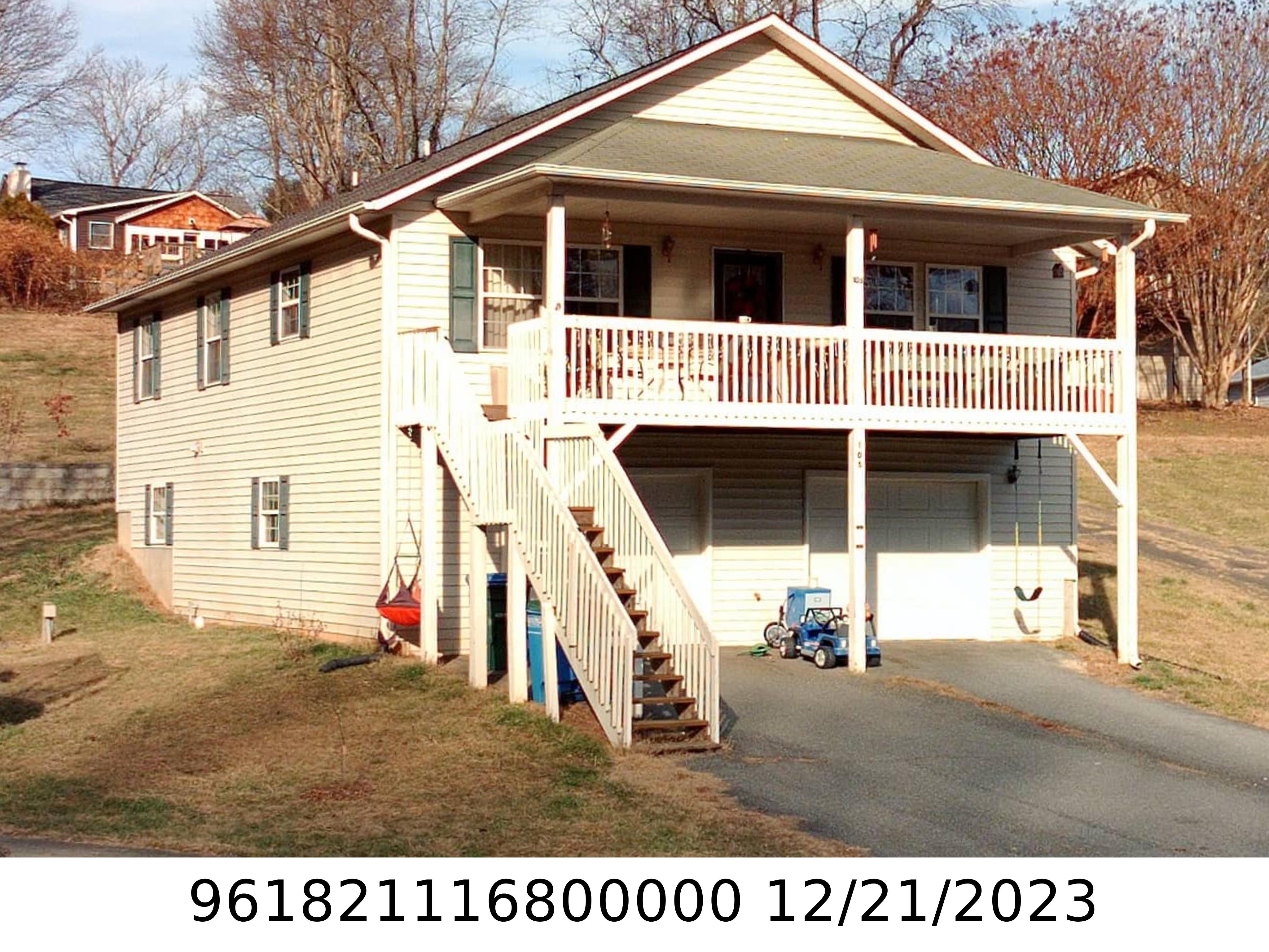 A picture of the property located at 105 FOXIOCI CIR, CANDLER NC 28715.