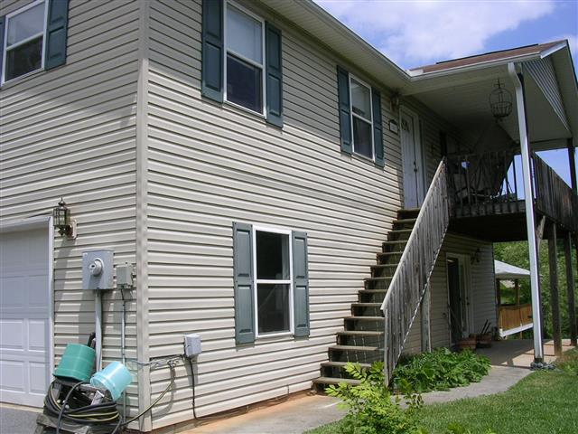 A picture of the property located at 103 FOXIOCI CIR, CANDLER NC 28715.