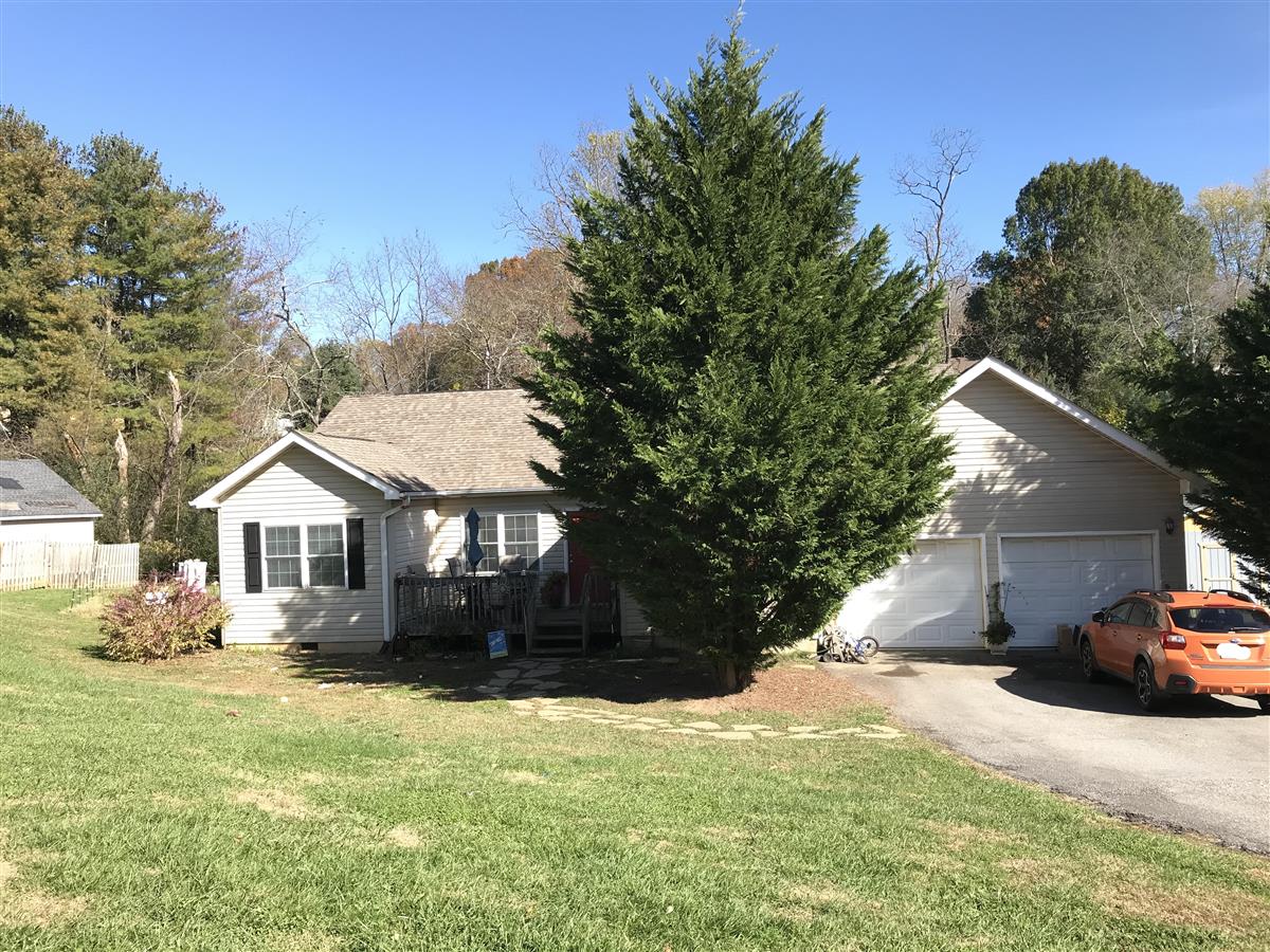 A picture of the property located at 106 FOXIOCI CIR, CANDLER NC 28715.