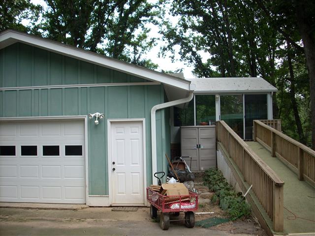 A picture of the property located at 95 OAK HILL RD, CANDLER NC 28715.