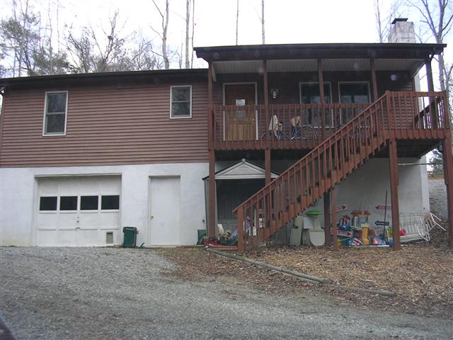 A picture of the property located at 6 DIXIE LN, CANDLER NC 28715.