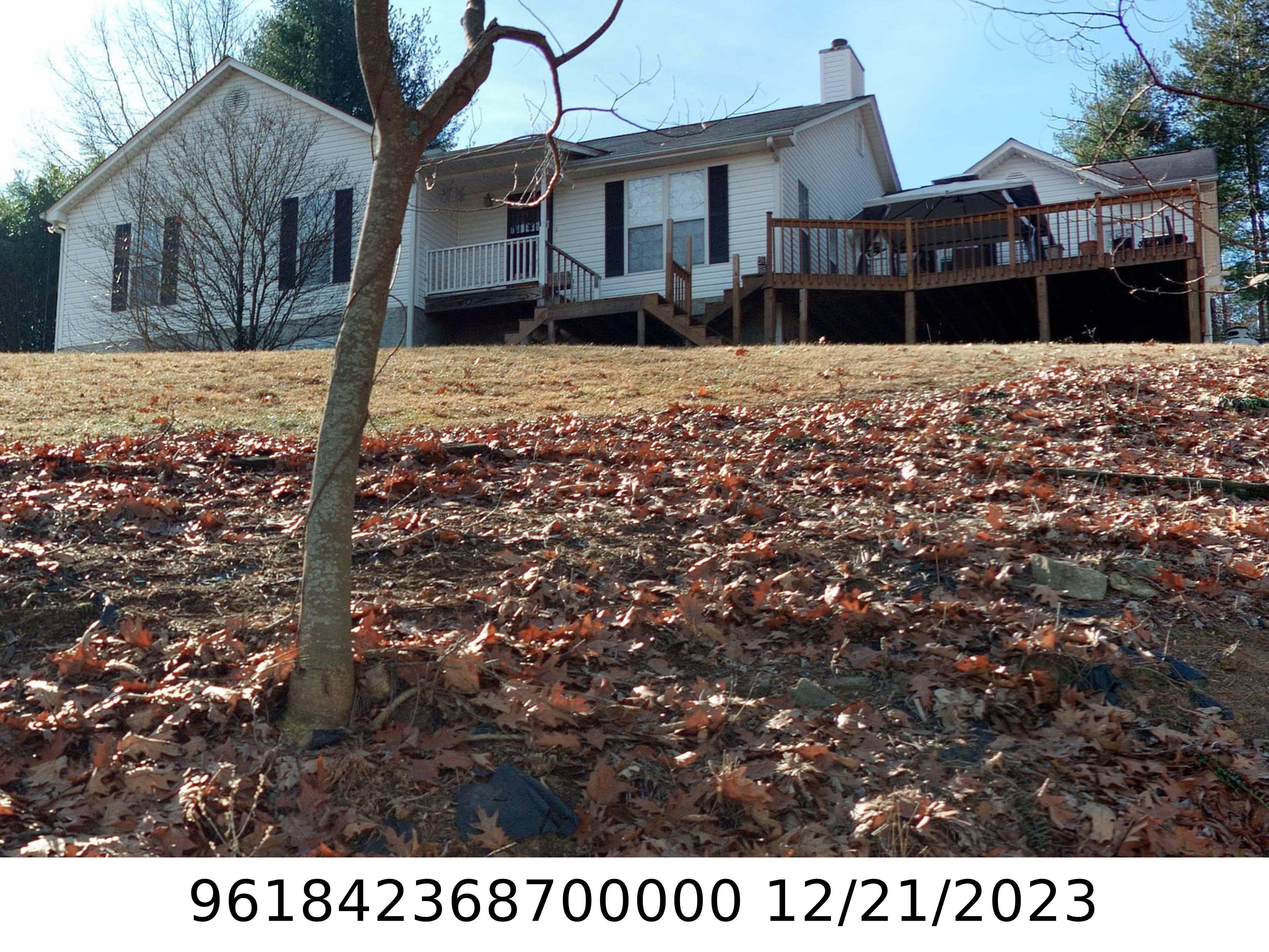 A picture of the property located at 22 REAKEN LN, CANDLER NC 28715.