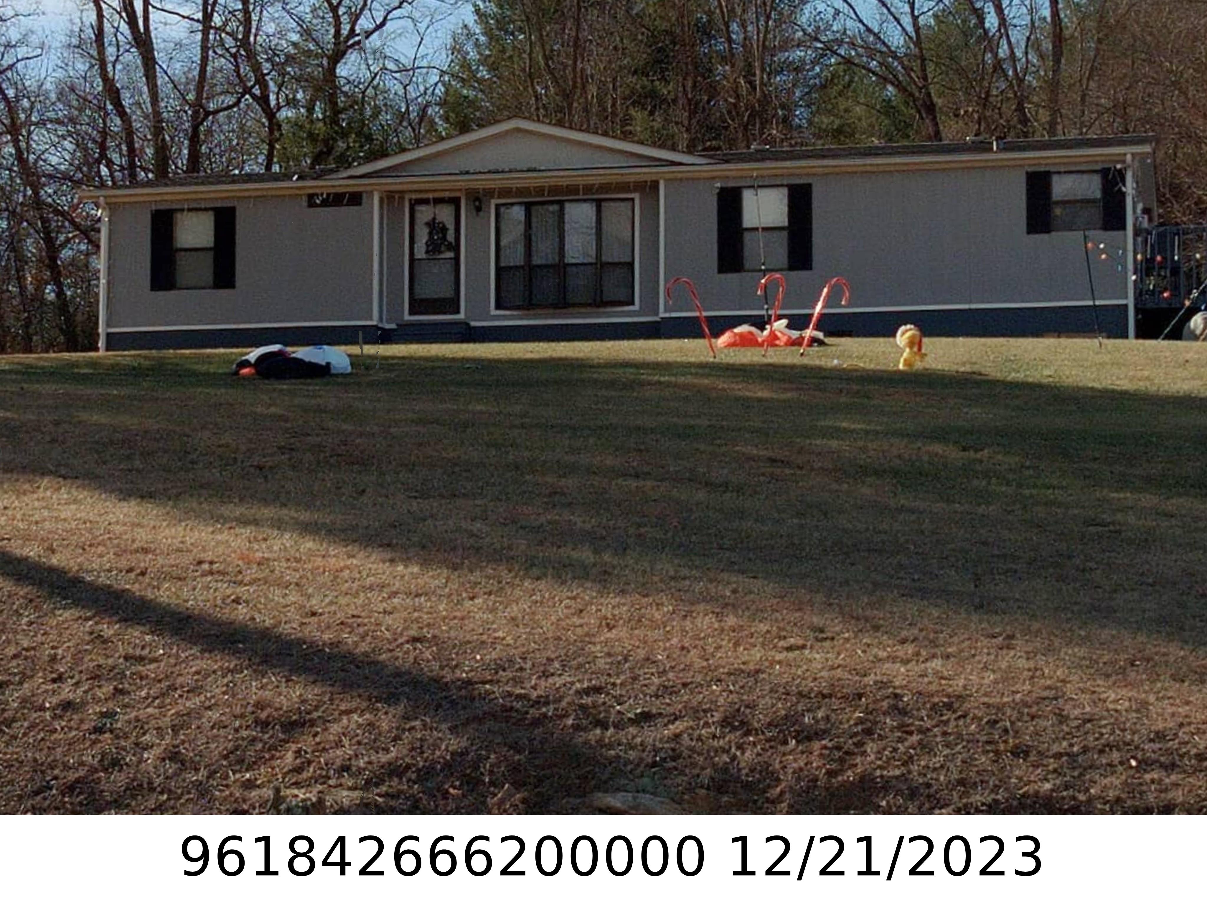 A picture of the property located at 6 REAKEN LN, CANDLER NC 28715.