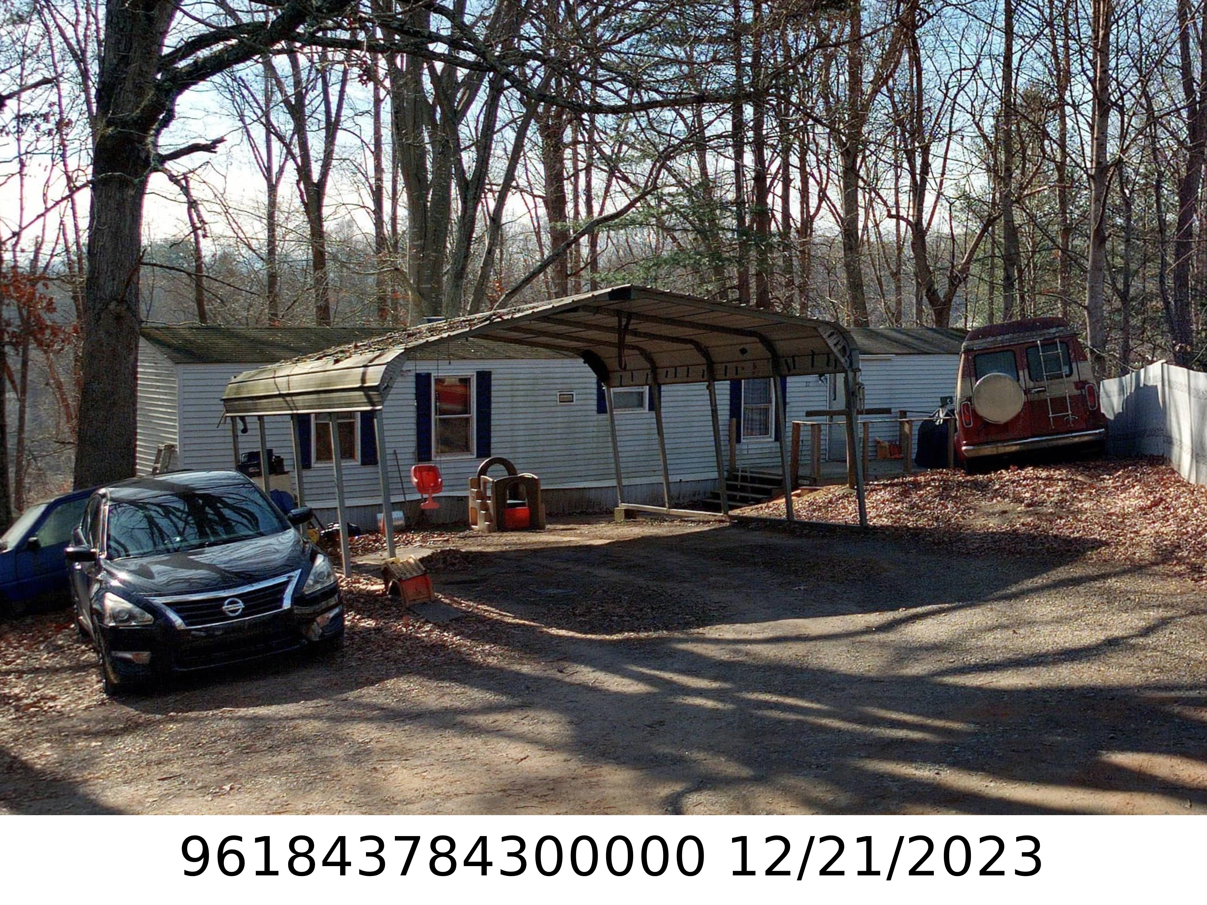 A picture of the property located at 27 BLACKBERRY LN, CANDLER NC 28715.