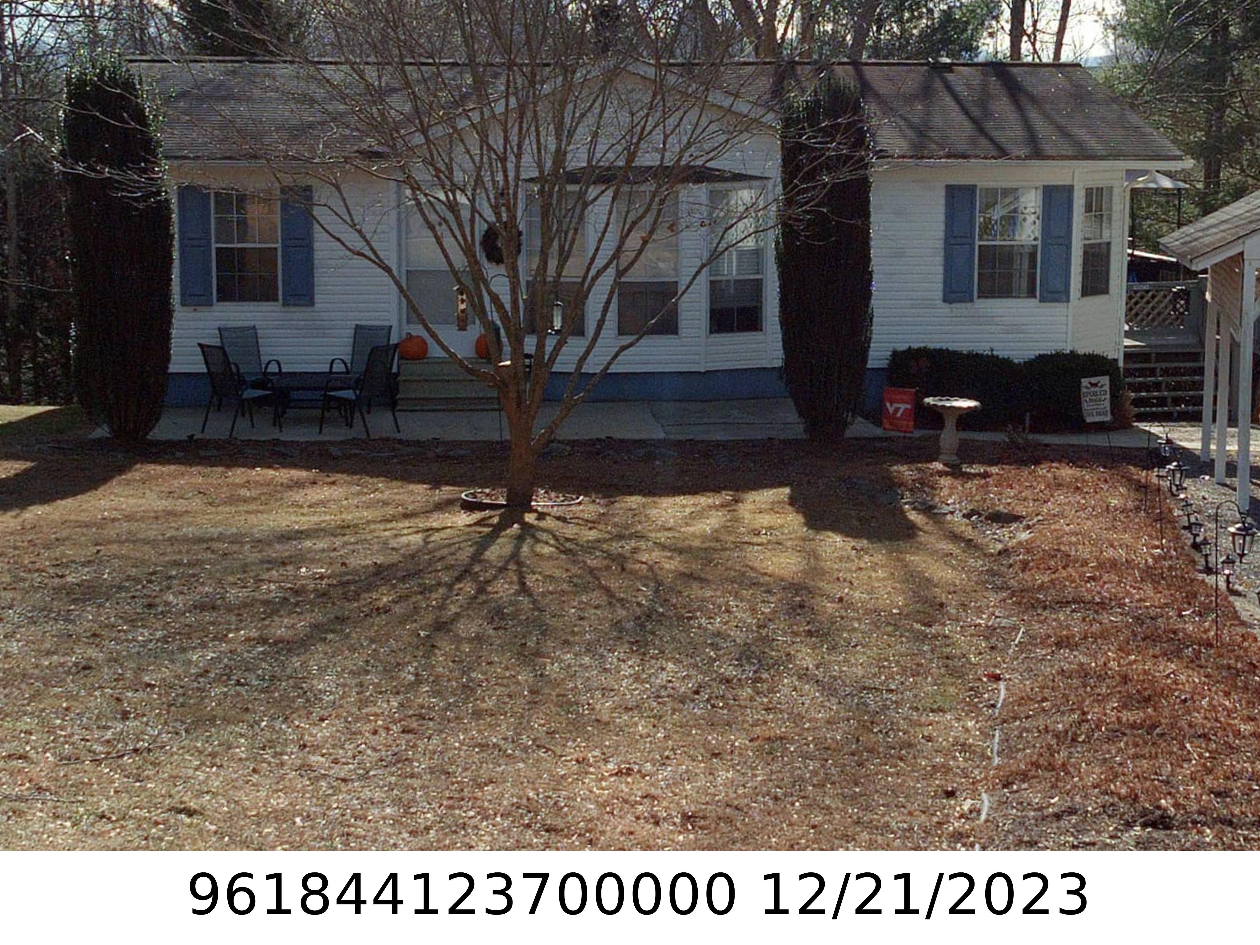 A picture of the property located at 4 BLACKBERRY LN, CANDLER NC 28715.